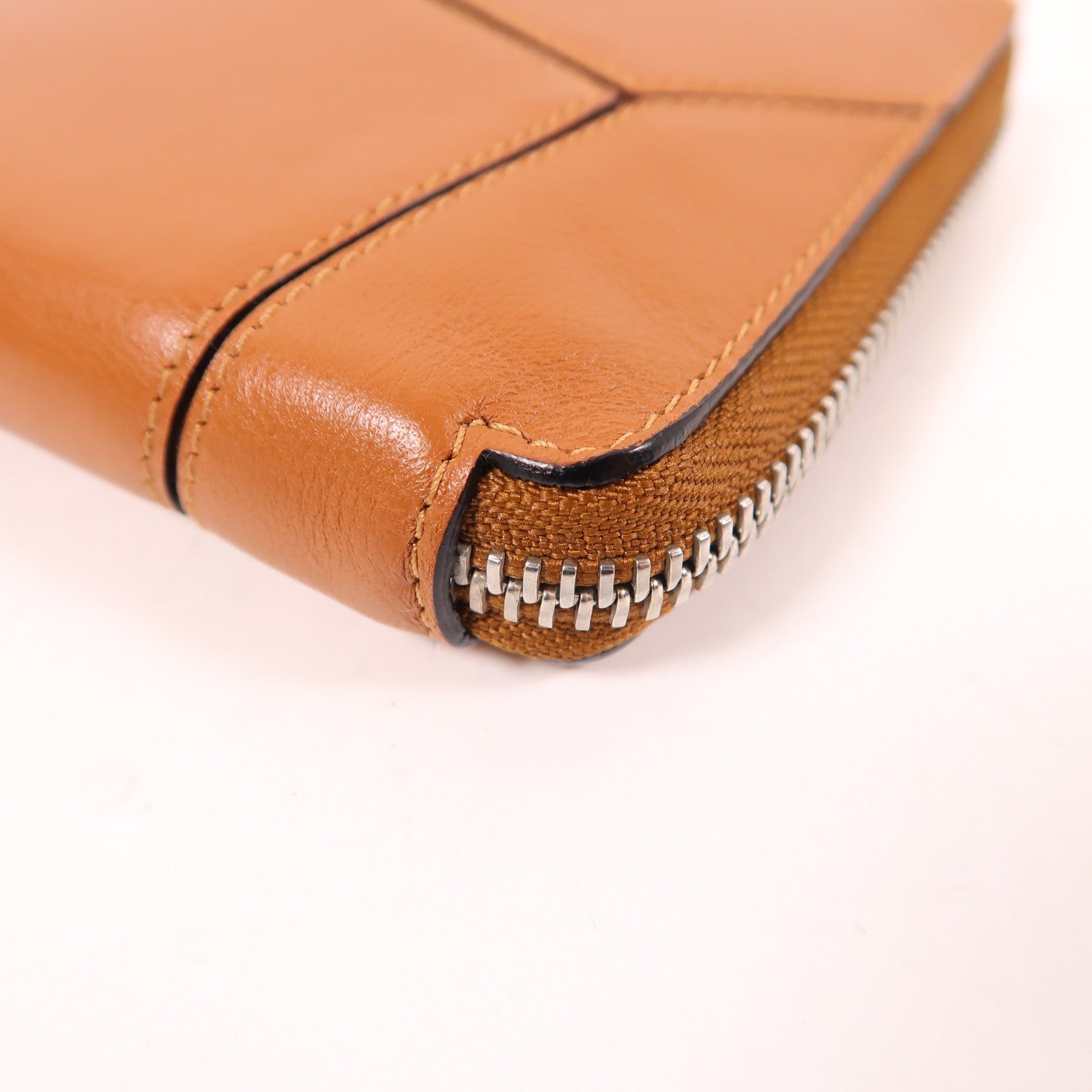 LOEWE 牛皮皮革Zipper Wallet銀扣錢包