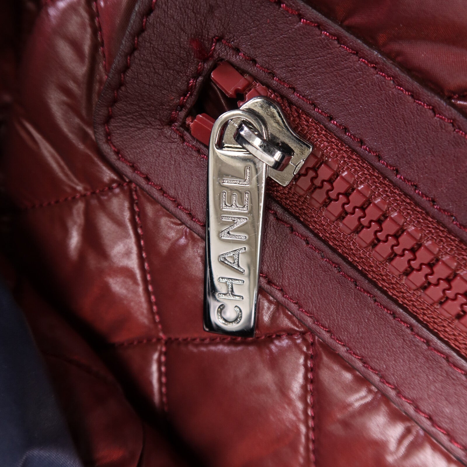 CHANEL 尼龍Coco Cocoon HandBag銀扣手挽袋