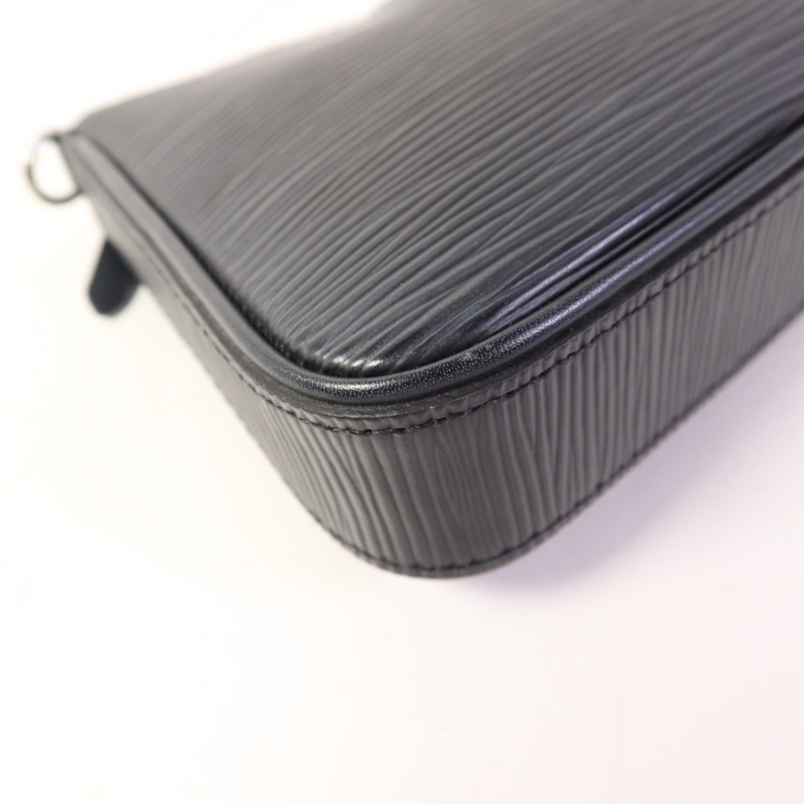 LOUIS VUITTON Epi Easy Pouch on Strap銀扣手挽肩背兩用袋