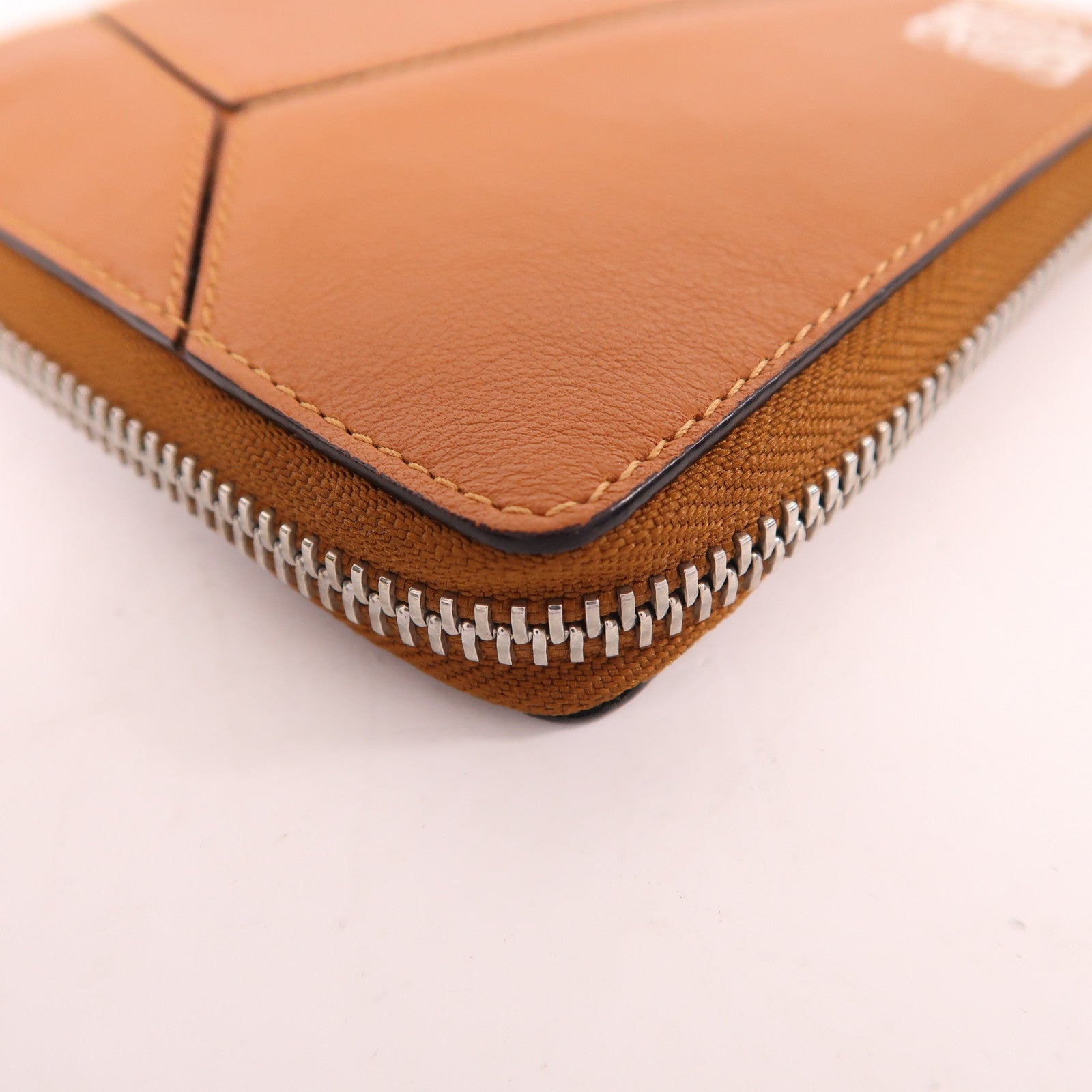 LOEWE 牛皮皮革Zipper Wallet銀扣錢包