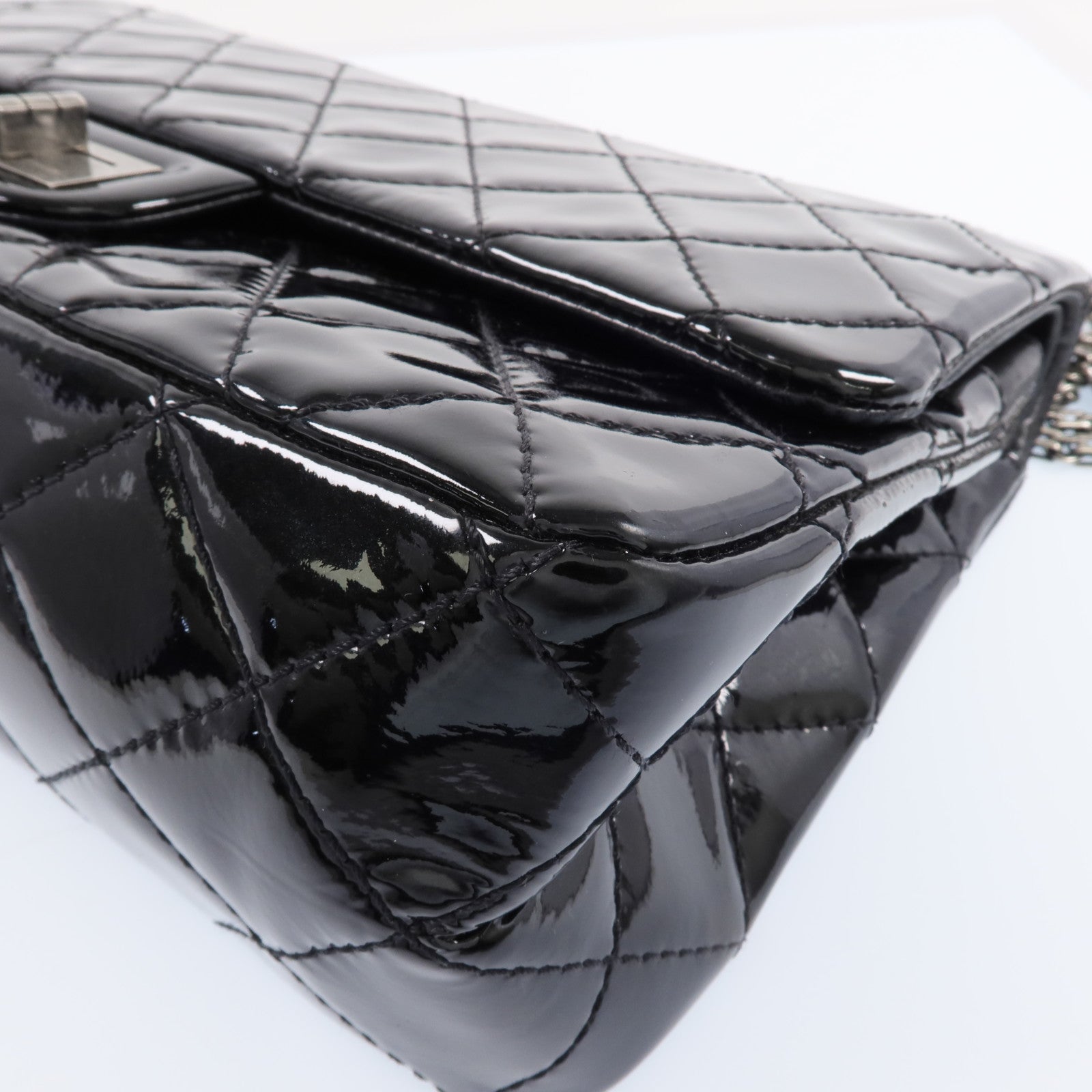 CHANEL 漆皮皮革2.55 Jumbo銀扣鏈帶肩背袋