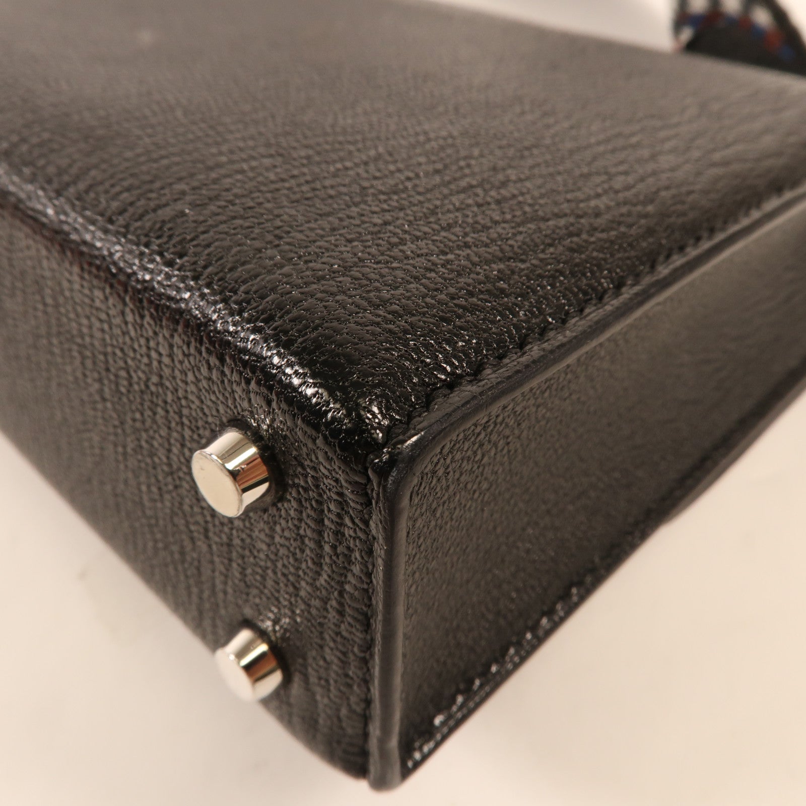 HERMES Chevre皮革Mini Verrou銀扣肩背袋