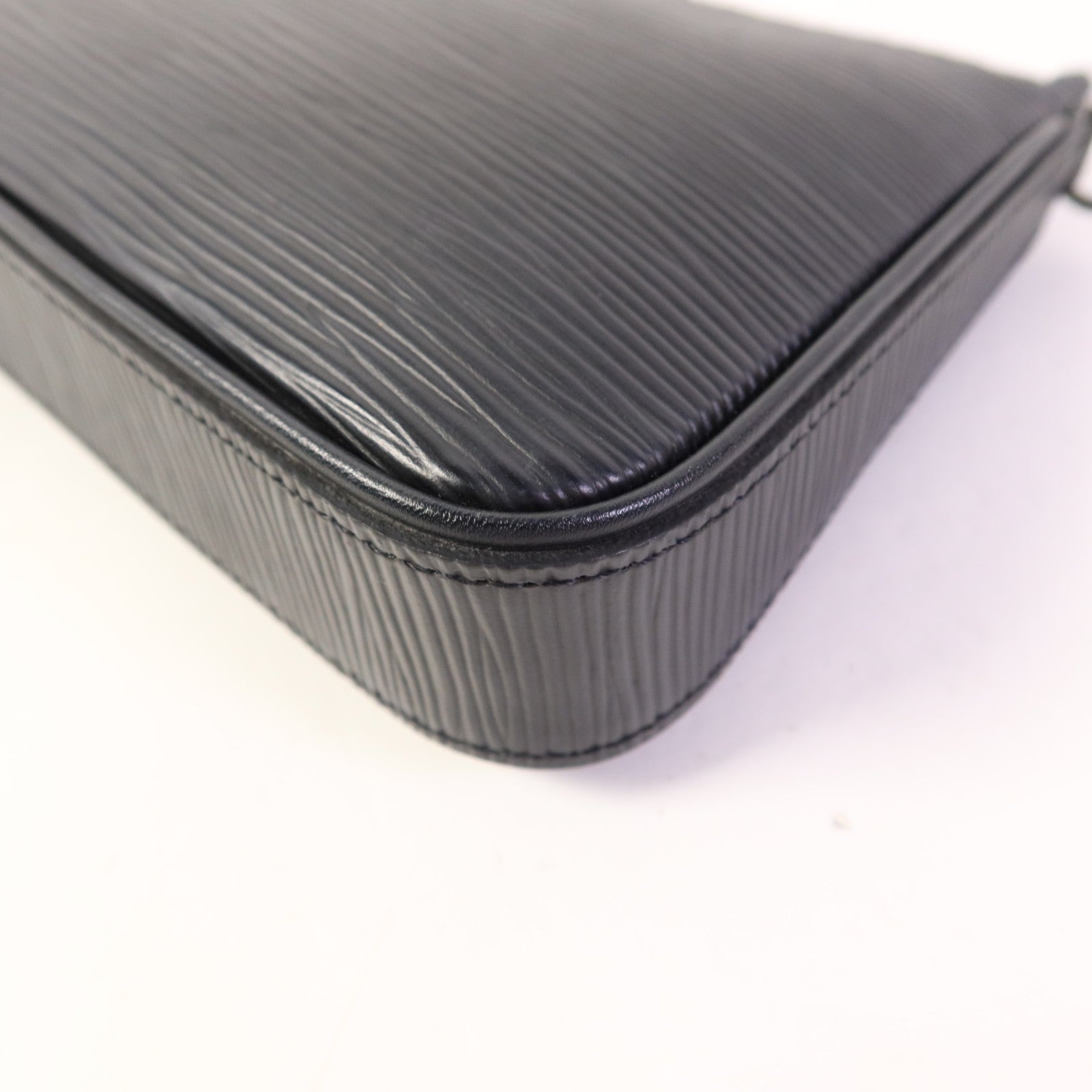 LOUIS VUITTON Epi Easy Pouch on Strap銀扣手挽肩背兩用袋