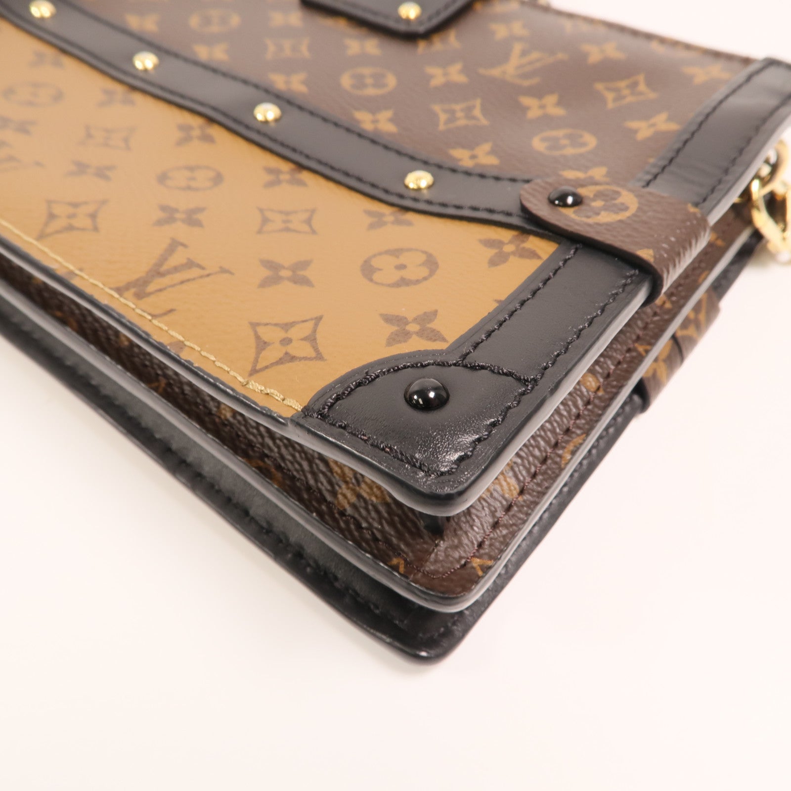 LOUIS VUITTON Monogram Reverse Trunk Clutch金扣鏈帶肩背袋