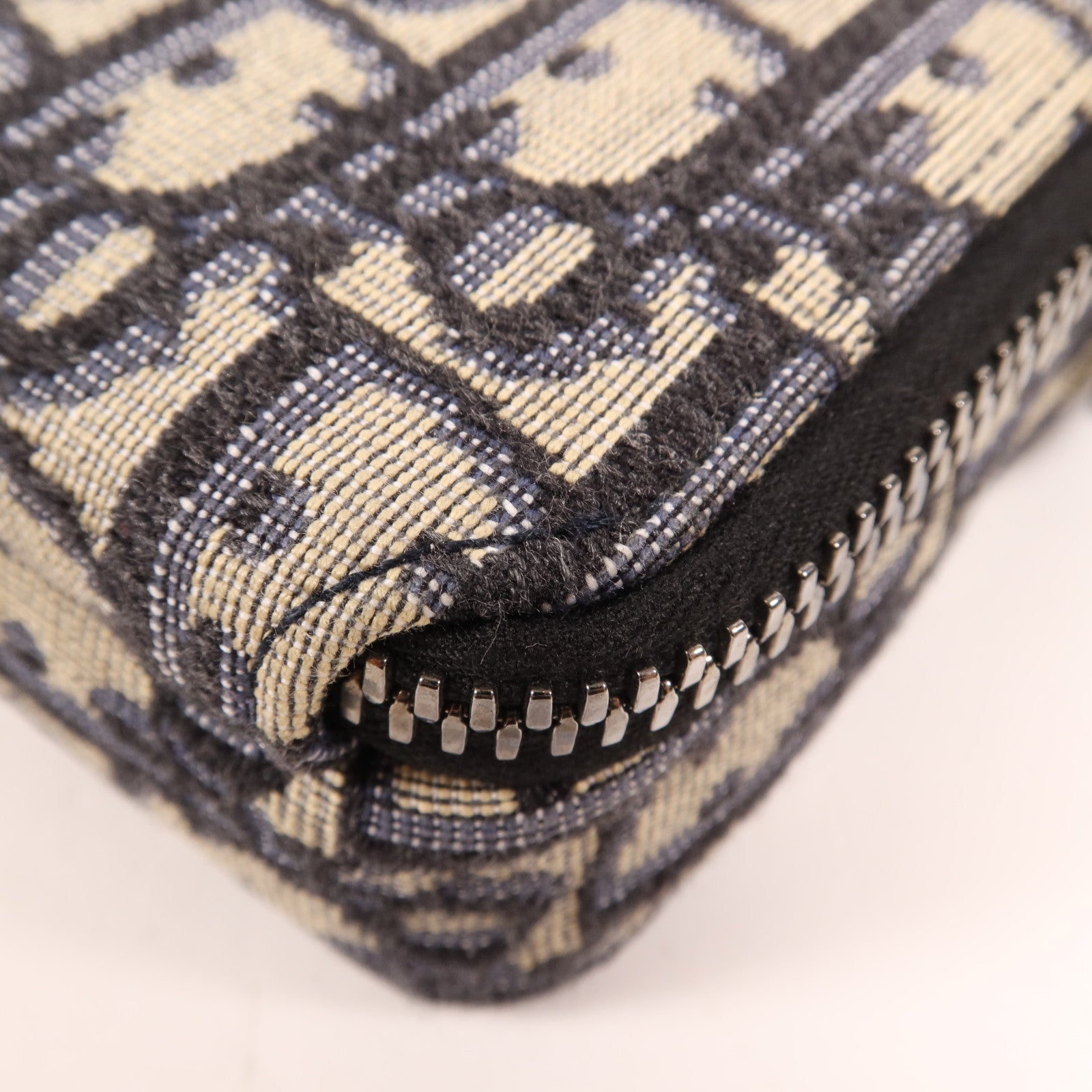 Dior 帆布Zipped Pouch With Strap銀扣肩背袋