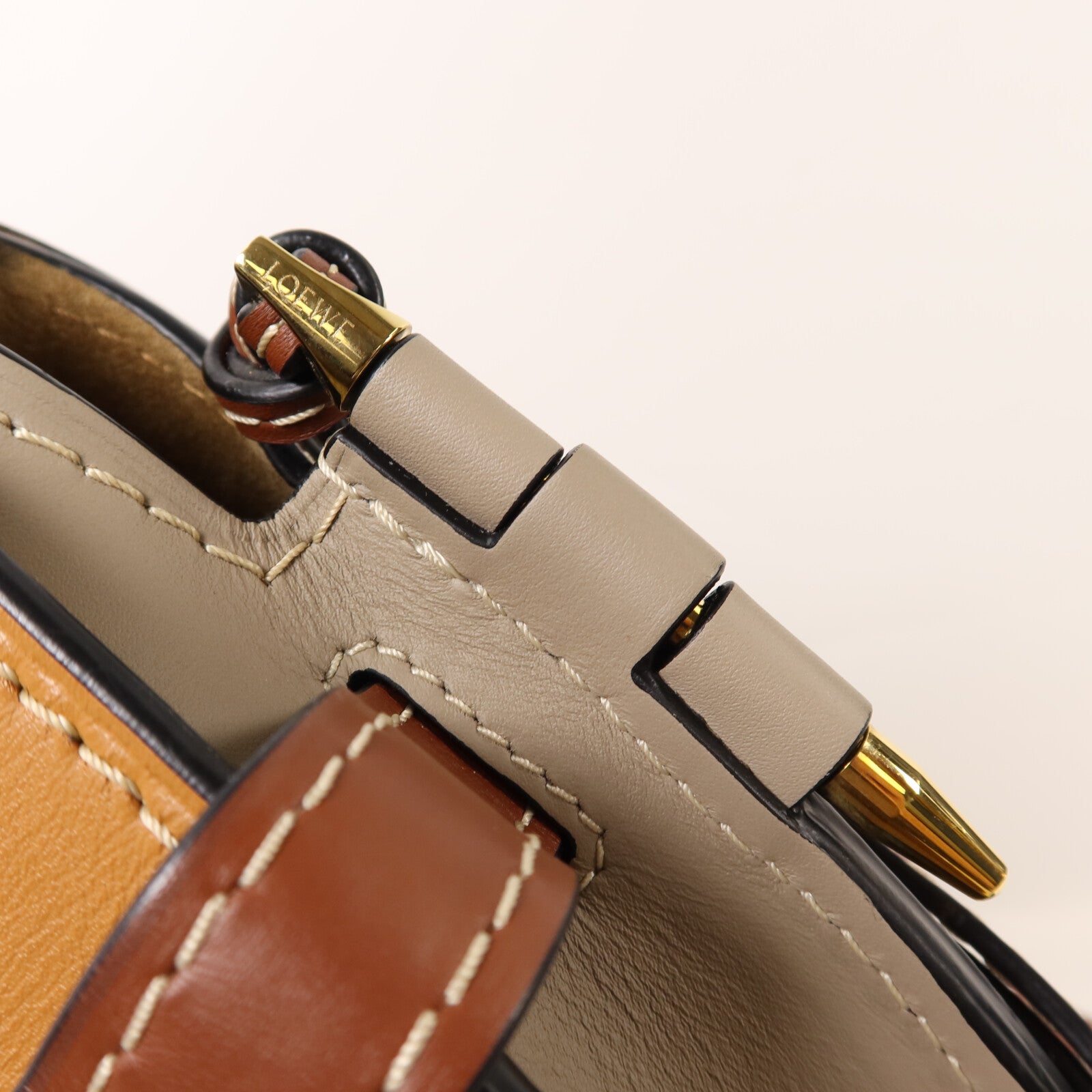 LOEWE 牛皮皮革Gate Small金扣肩背袋