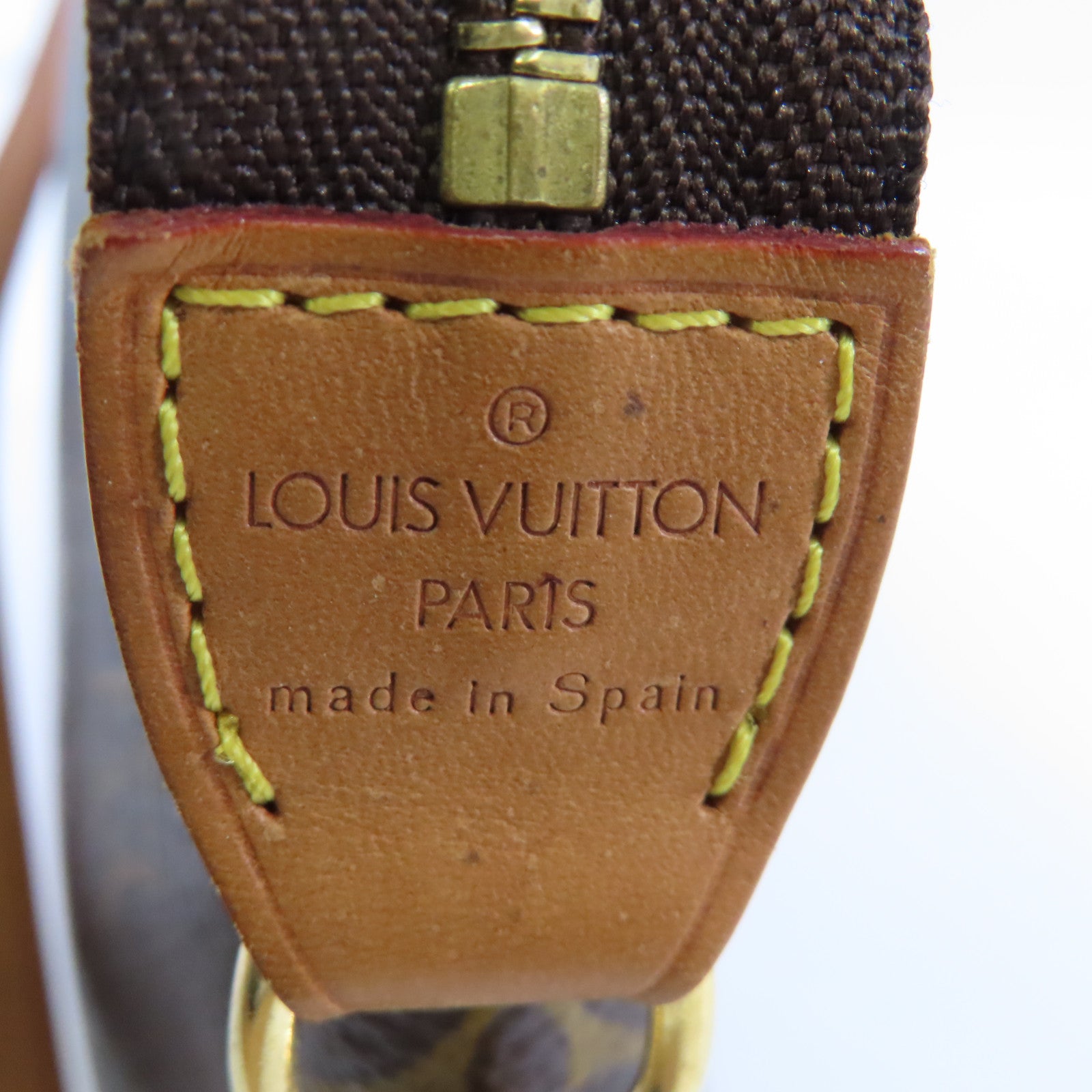 LOUIS VUITTON Monogram Pochette Accessories Hand Bag金扣手挽袋啡色