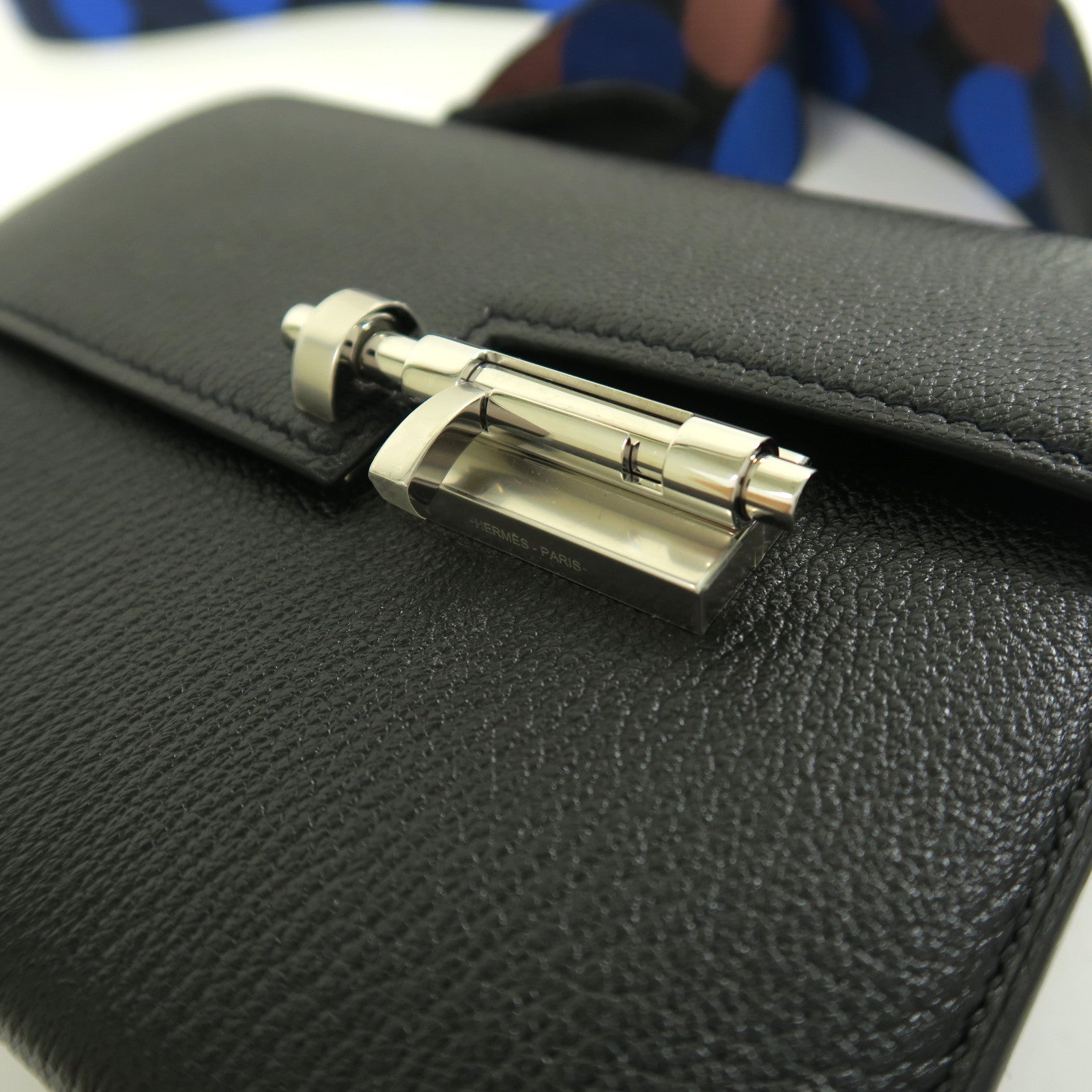 HERMES **【激減優惠】Chevre皮革Verrou Mini銀扣肩背袋黑色