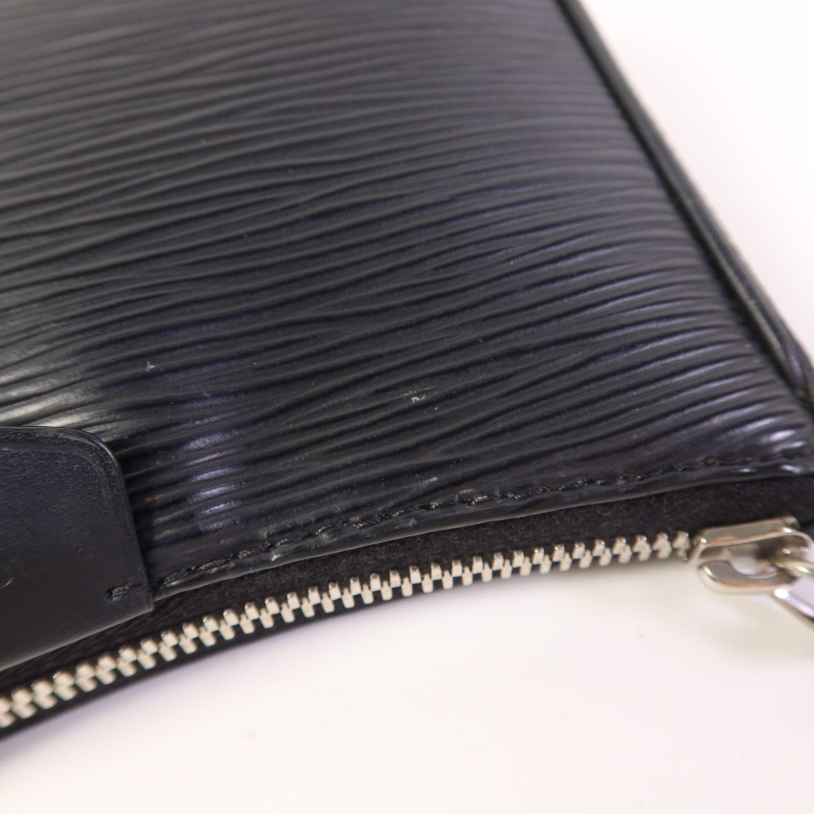 LOUIS VUITTON Epi Easy Pouch on Strap銀扣手挽肩背兩用袋