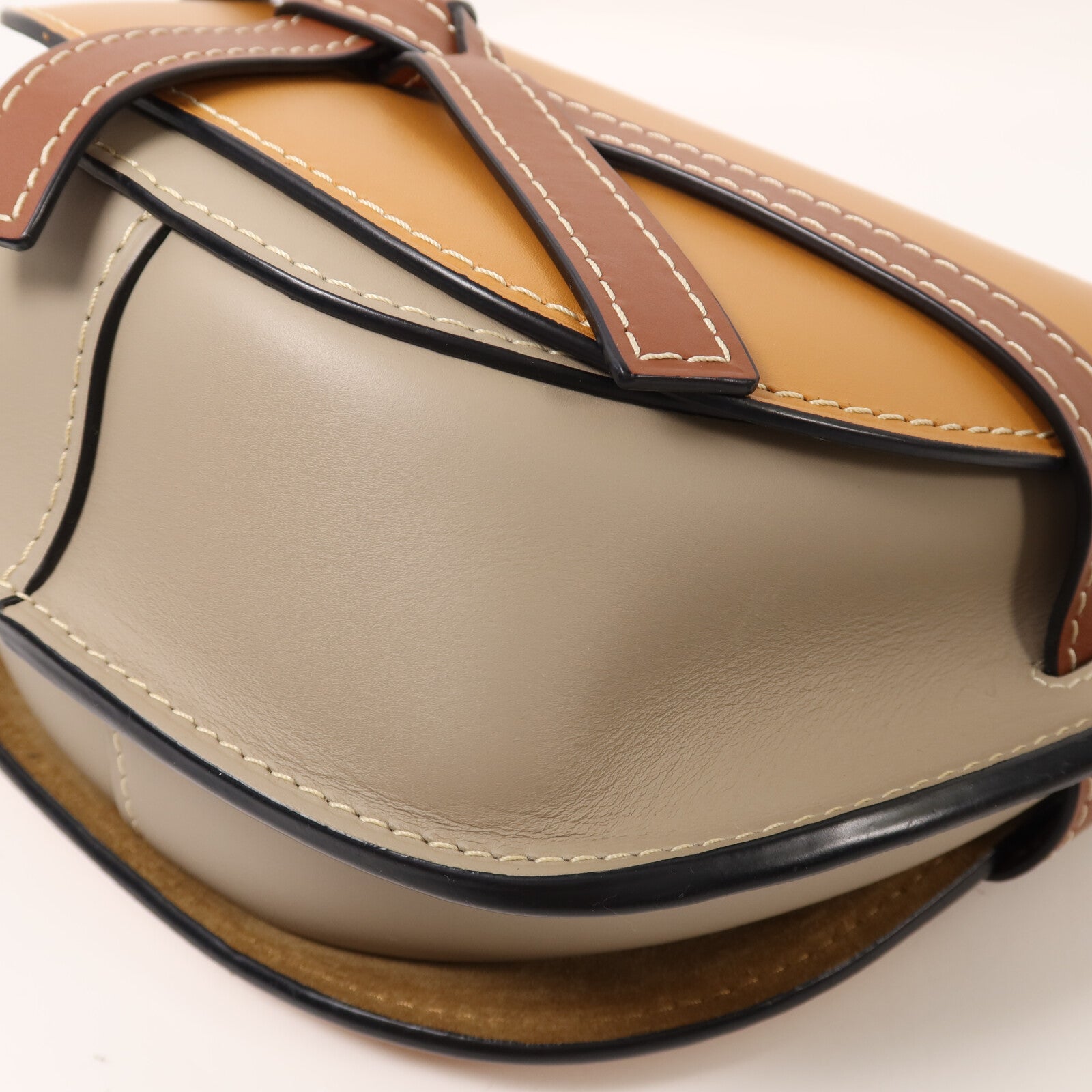 LOEWE 牛皮皮革Gate Small金扣肩背袋