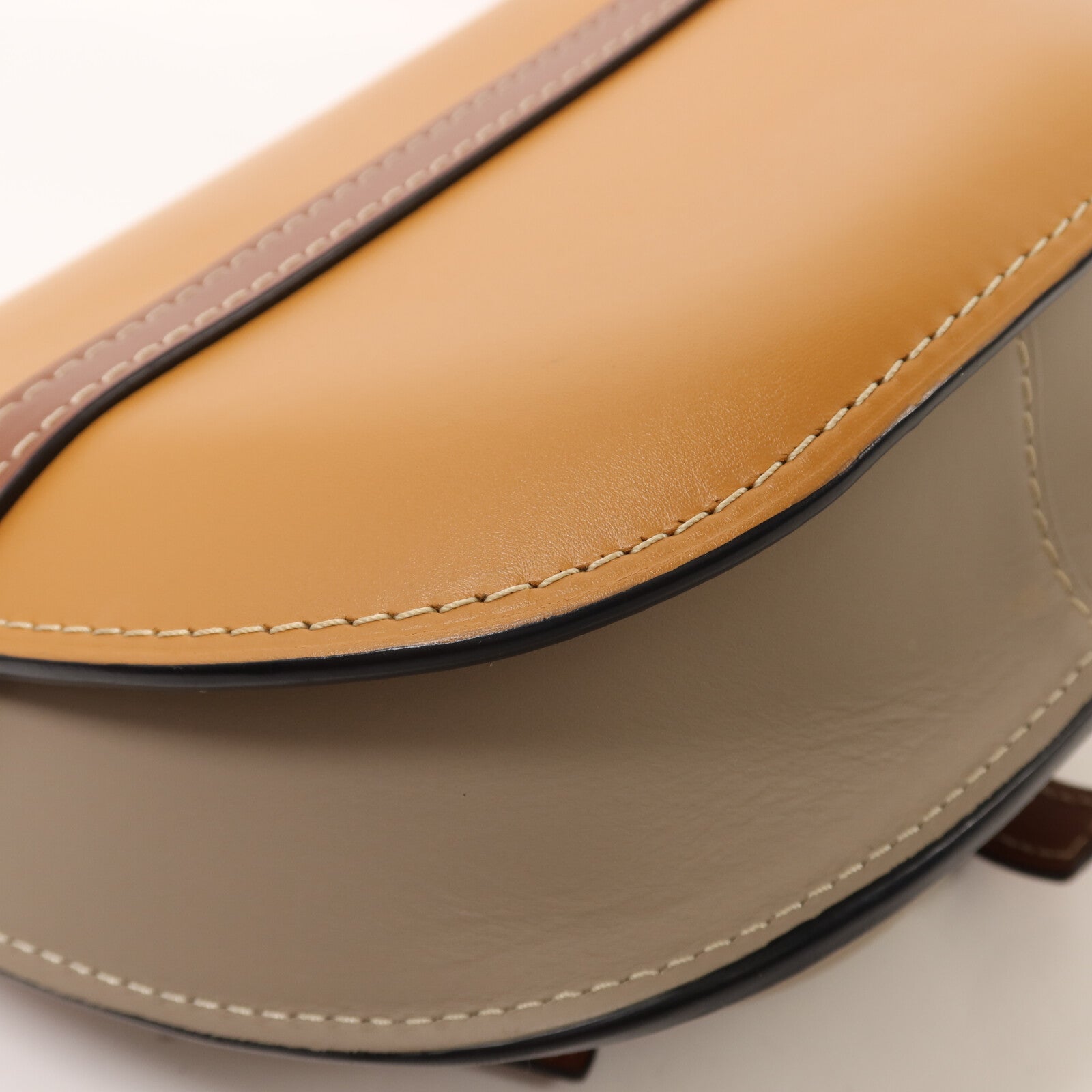 LOEWE 牛皮皮革Gate Small金扣肩背袋