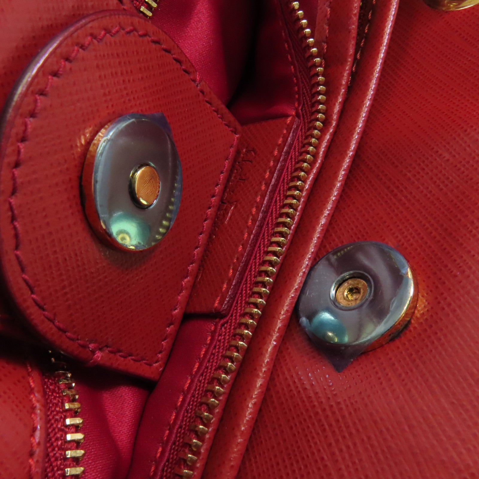 Salvatore Ferragamo 牛皮皮革Shoulder Bag金扣鏈帶肩背袋