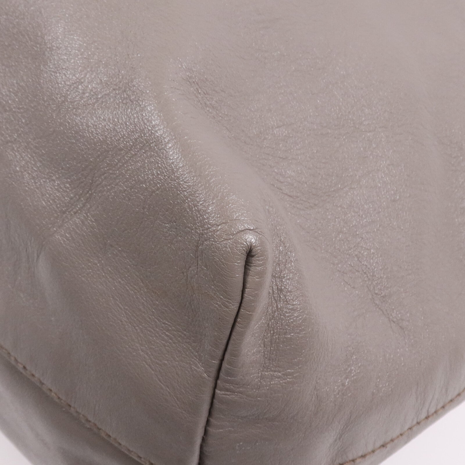 Miu Miu 牛皮皮革Tote Bag銀扣手挽袋