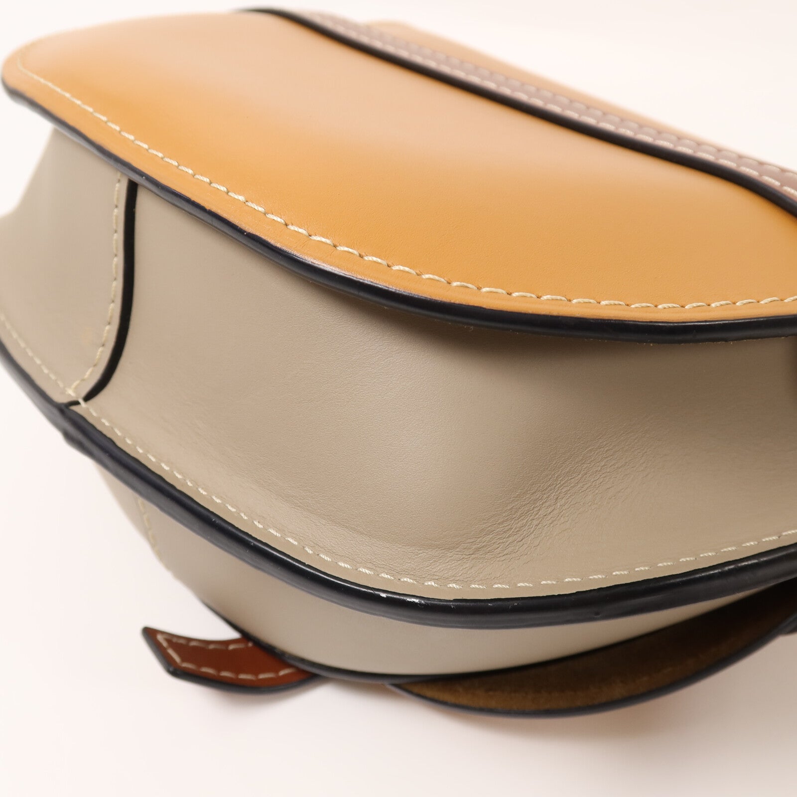 LOEWE 牛皮皮革Gate Small金扣肩背袋