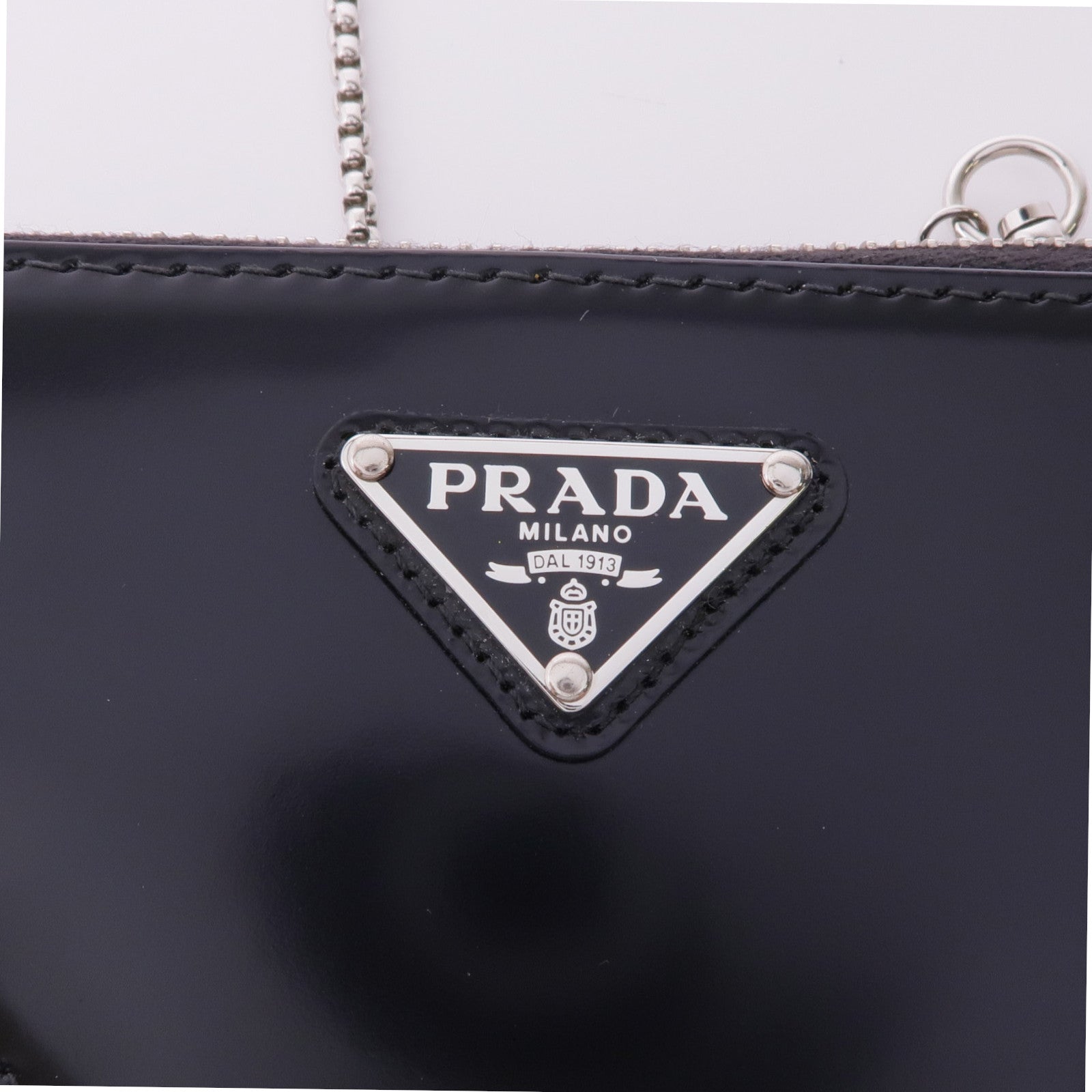 PRADA 【激減優惠】牛皮皮革Triangle Mini Pouch銀扣鏈帶肩背袋