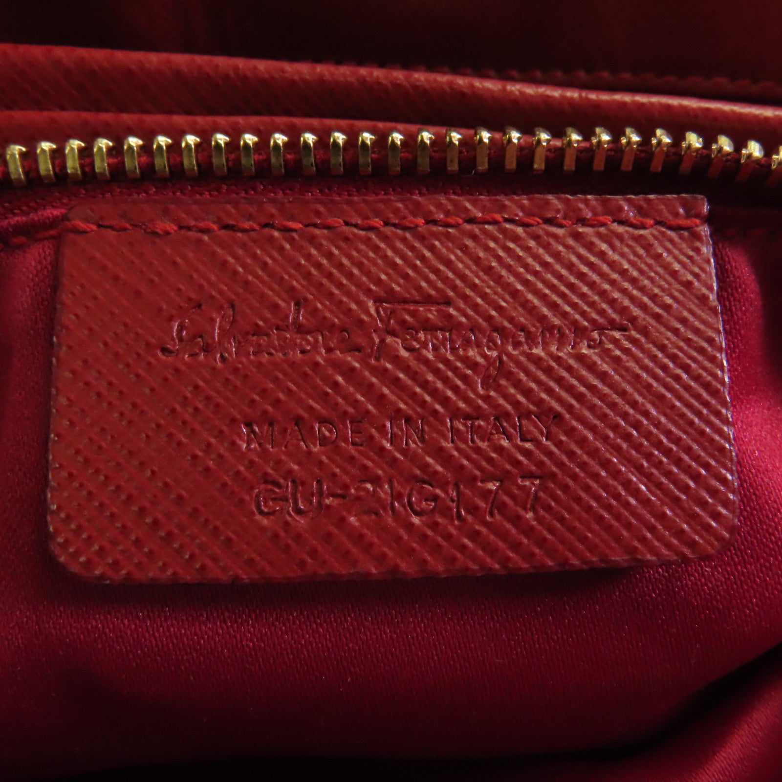 Salvatore Ferragamo 牛皮皮革Shoulder Bag金扣鏈帶肩背袋