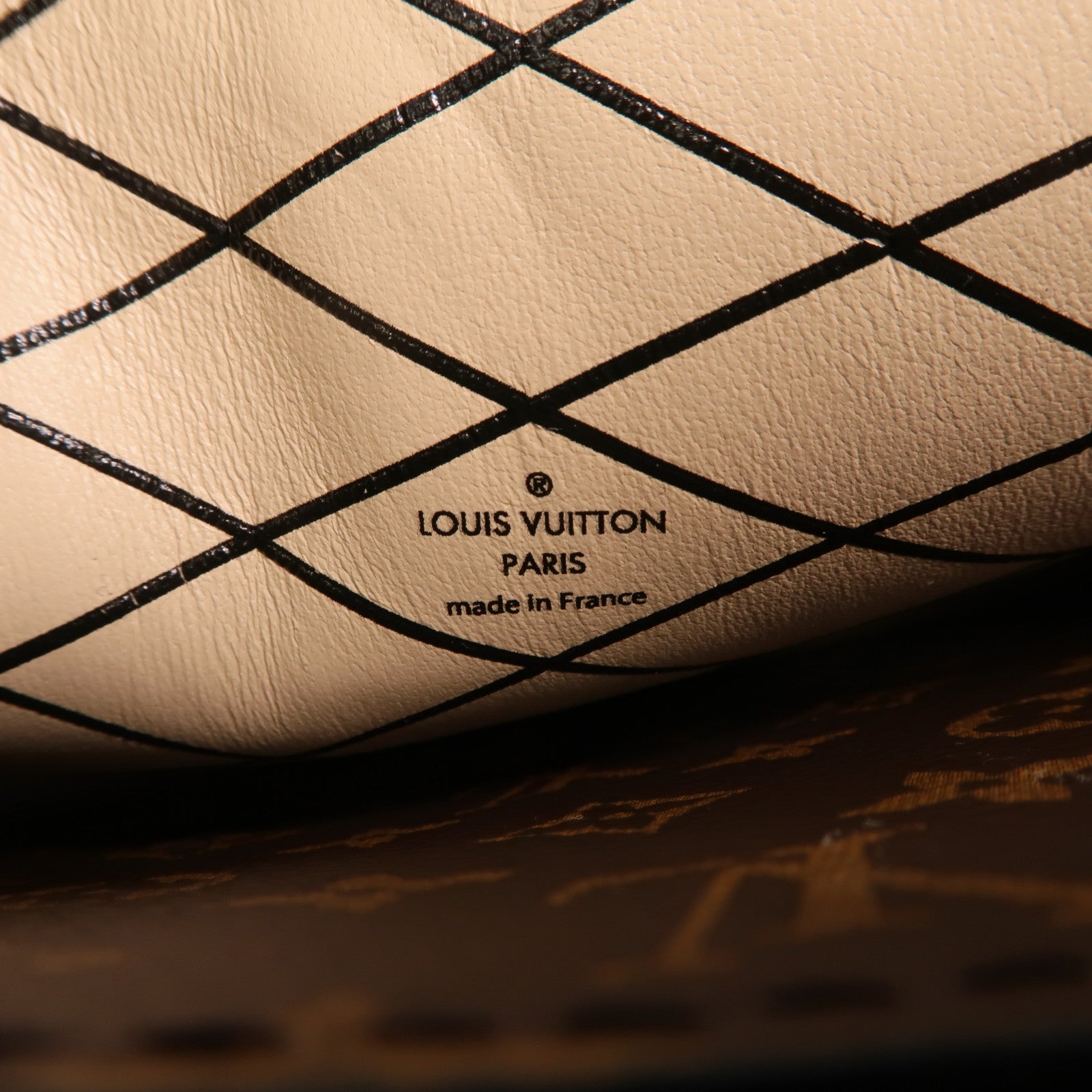 LOUIS VUITTON Monogram Reverse Trunk Clutch金扣鏈帶肩背袋