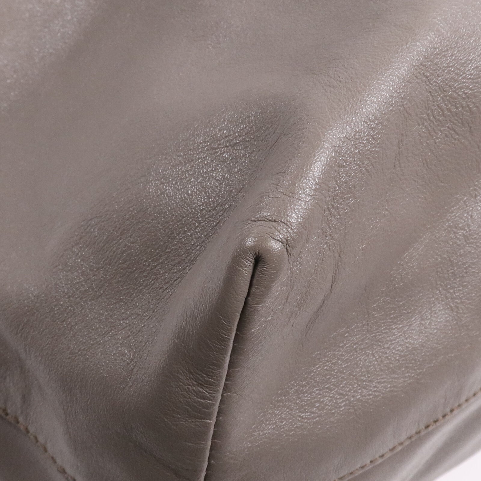 Miu Miu 牛皮皮革Tote Bag銀扣手挽袋