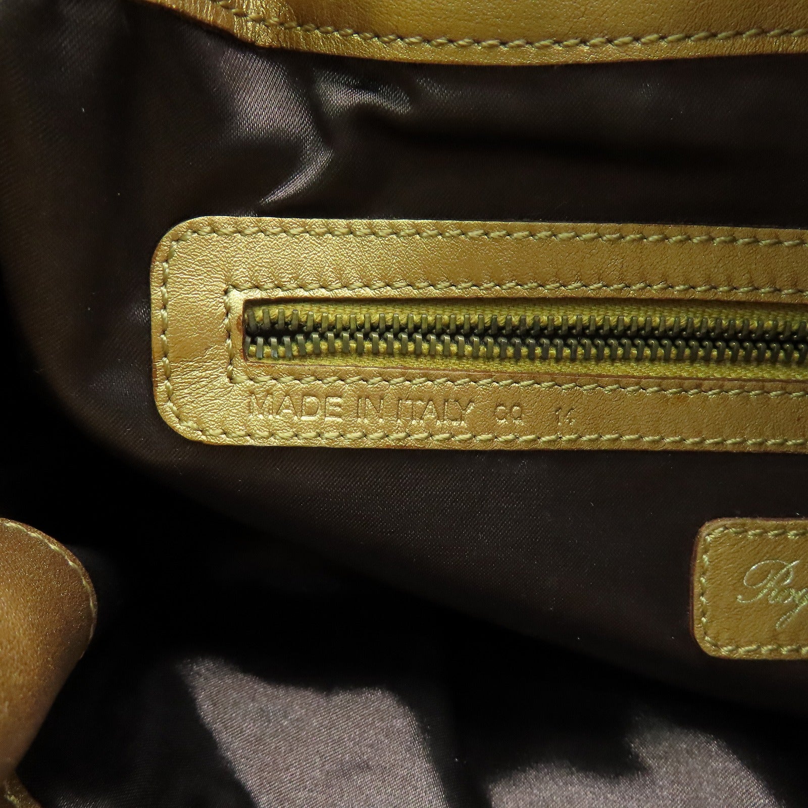 Roger Vivier 皮革Roger Vivier金扣肩背袋金色