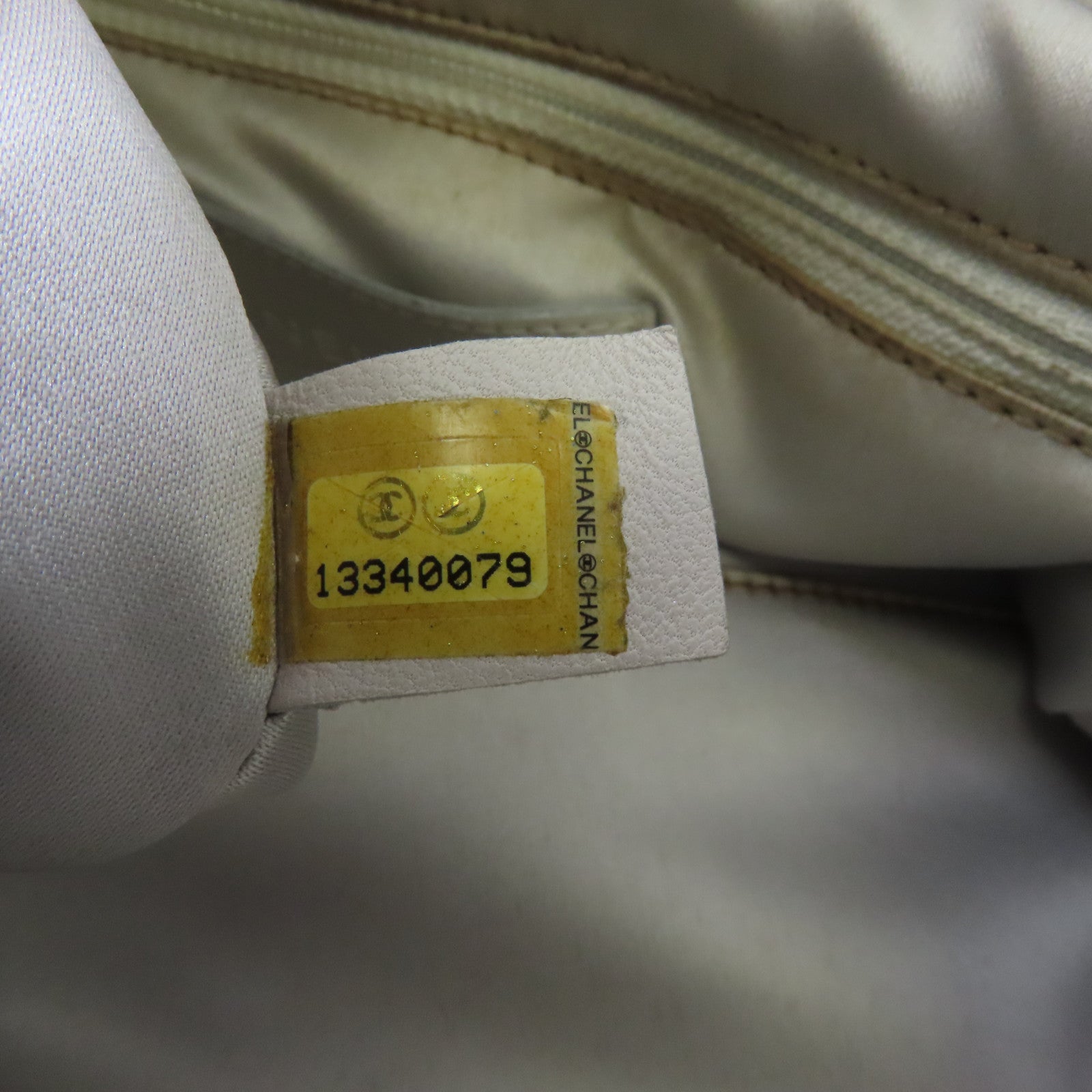 CHANEL 牛皮皮革Shoulder Bag銀扣肩背袋白色