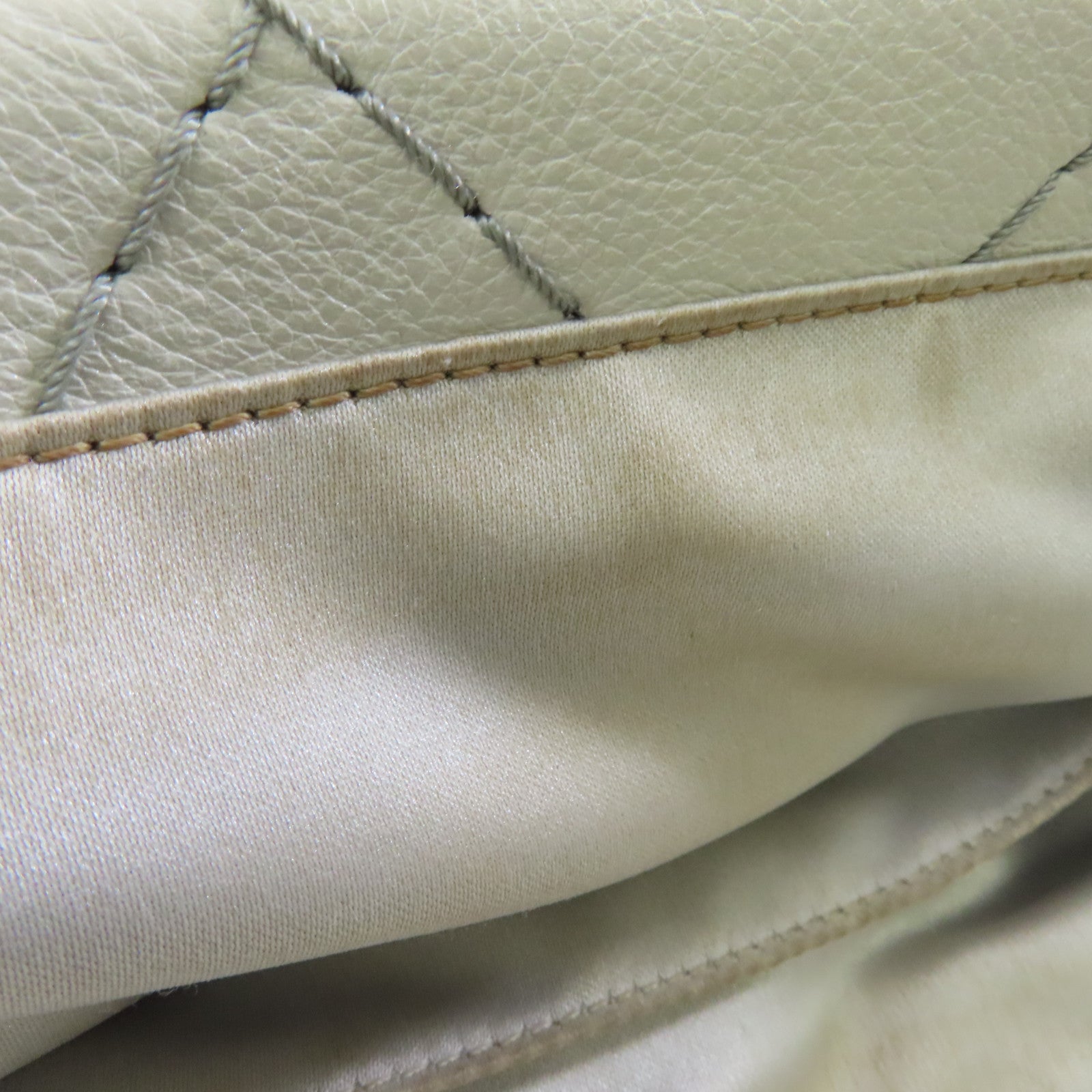 CHANEL 牛皮皮革Shoulder Bag銀扣肩背袋白色