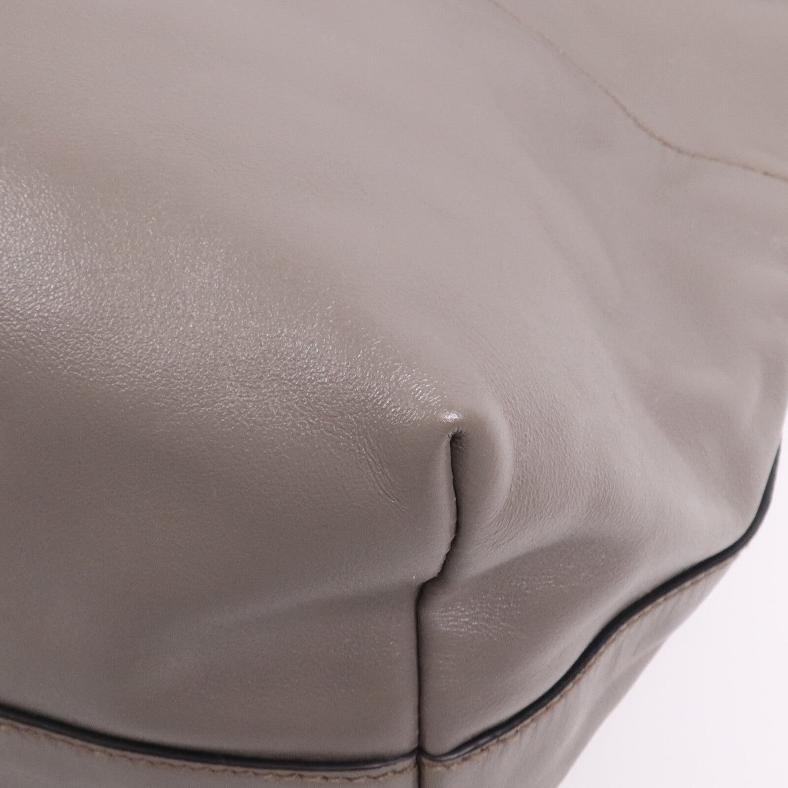 Miu Miu 牛皮皮革Tote Bag銀扣手挽袋