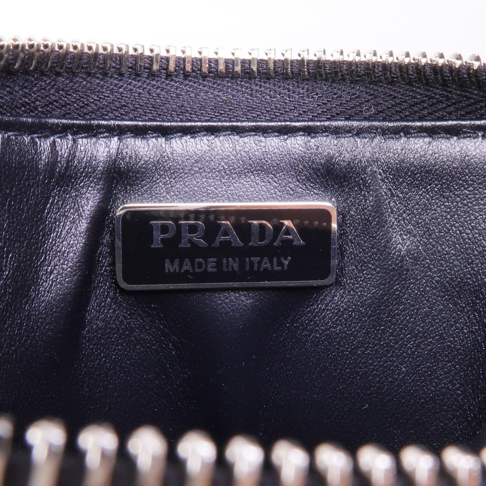 PRADA 【激減優惠】牛皮皮革Triangle Mini Pouch銀扣鏈帶肩背袋