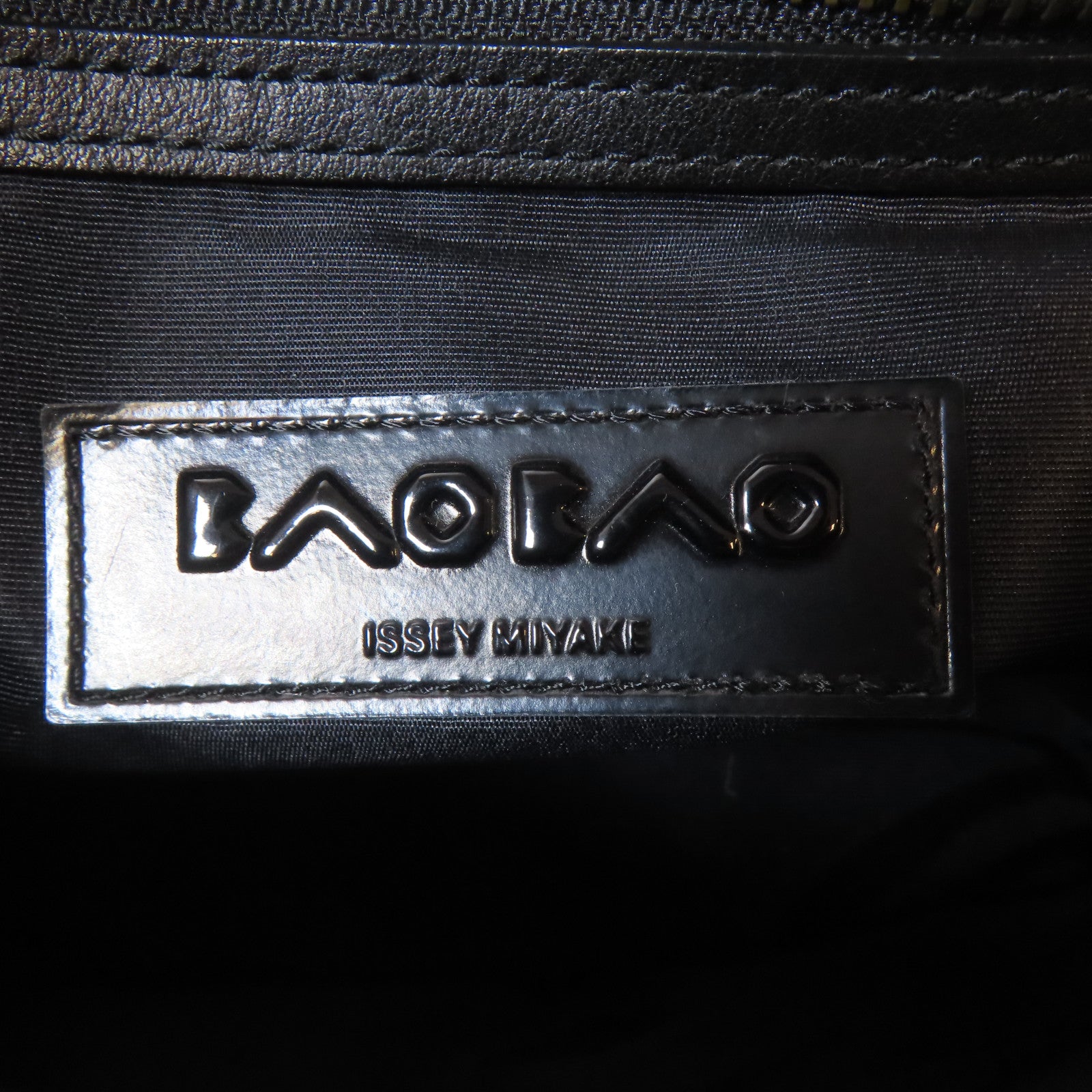 ISSEY MIYAKE 牛皮皮革BAO BAO 2 Way Shoulder手挽肩背兩用袋黑色
