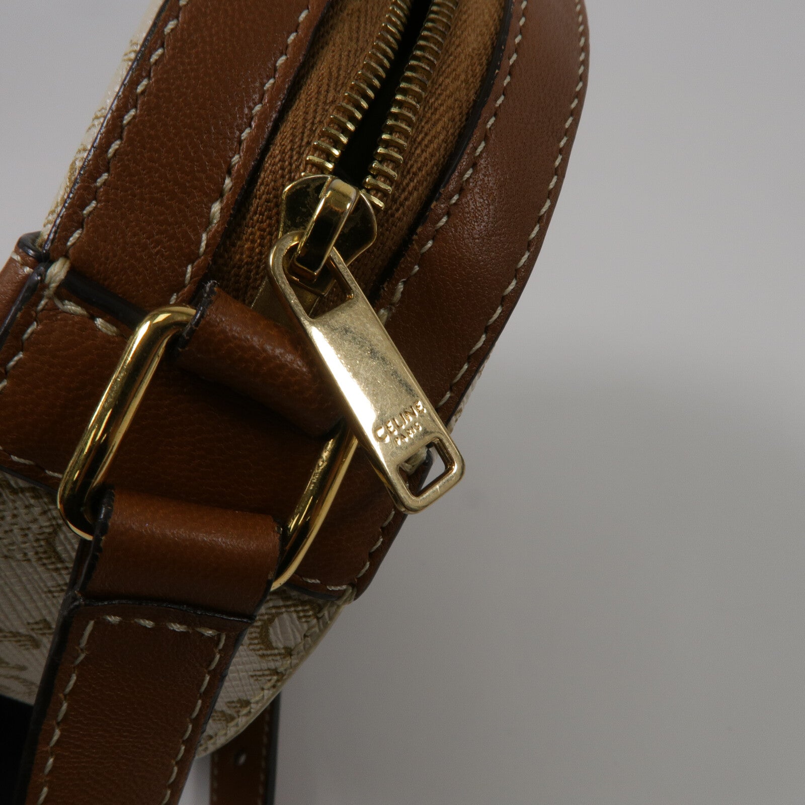 CELINE 塗層帆布Triomphe Round Shoulder Bag肩背袋