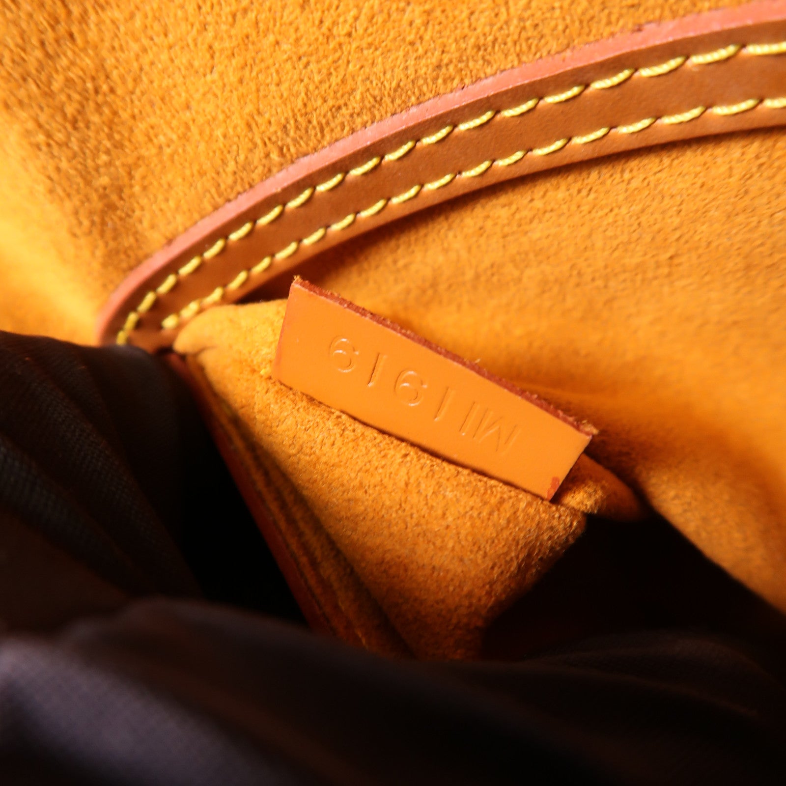 LOUIS VUITTON Epi Alma金扣手挽袋