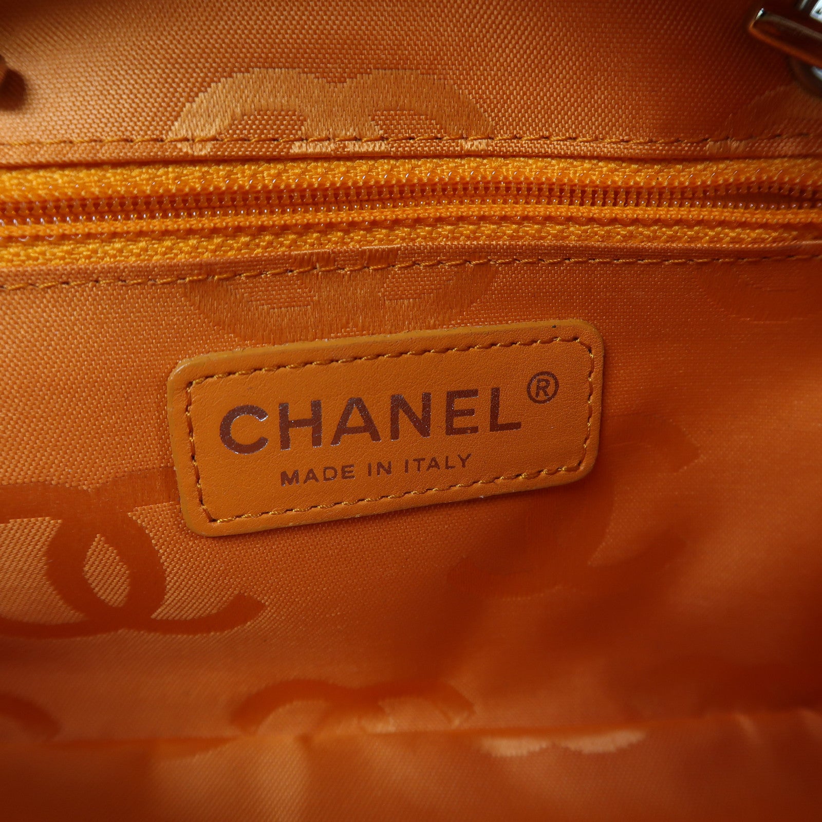CHANEL 菱格牛皮皮革Cambon銀扣手挽袋卡其色