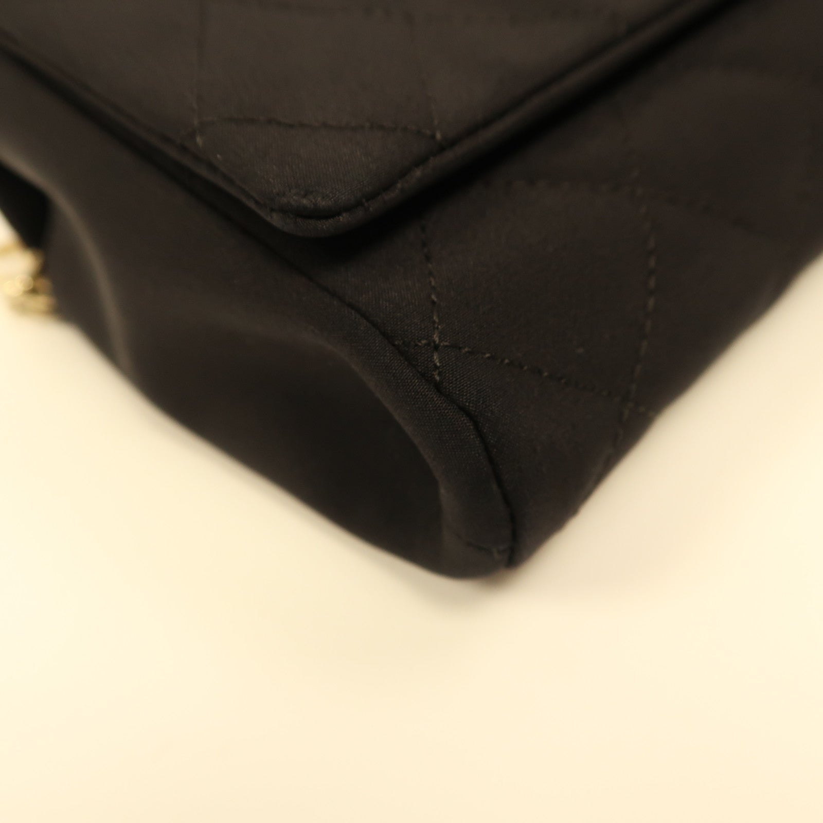 CHANEL 絲質Chain Shoulder金扣鏈帶肩背袋黑色