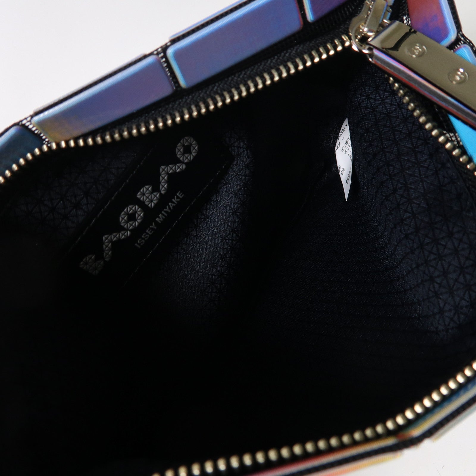 BAO BAO ISSEYMIYAKE PVC Bao Bao Pouch銀扣手拿包彩色