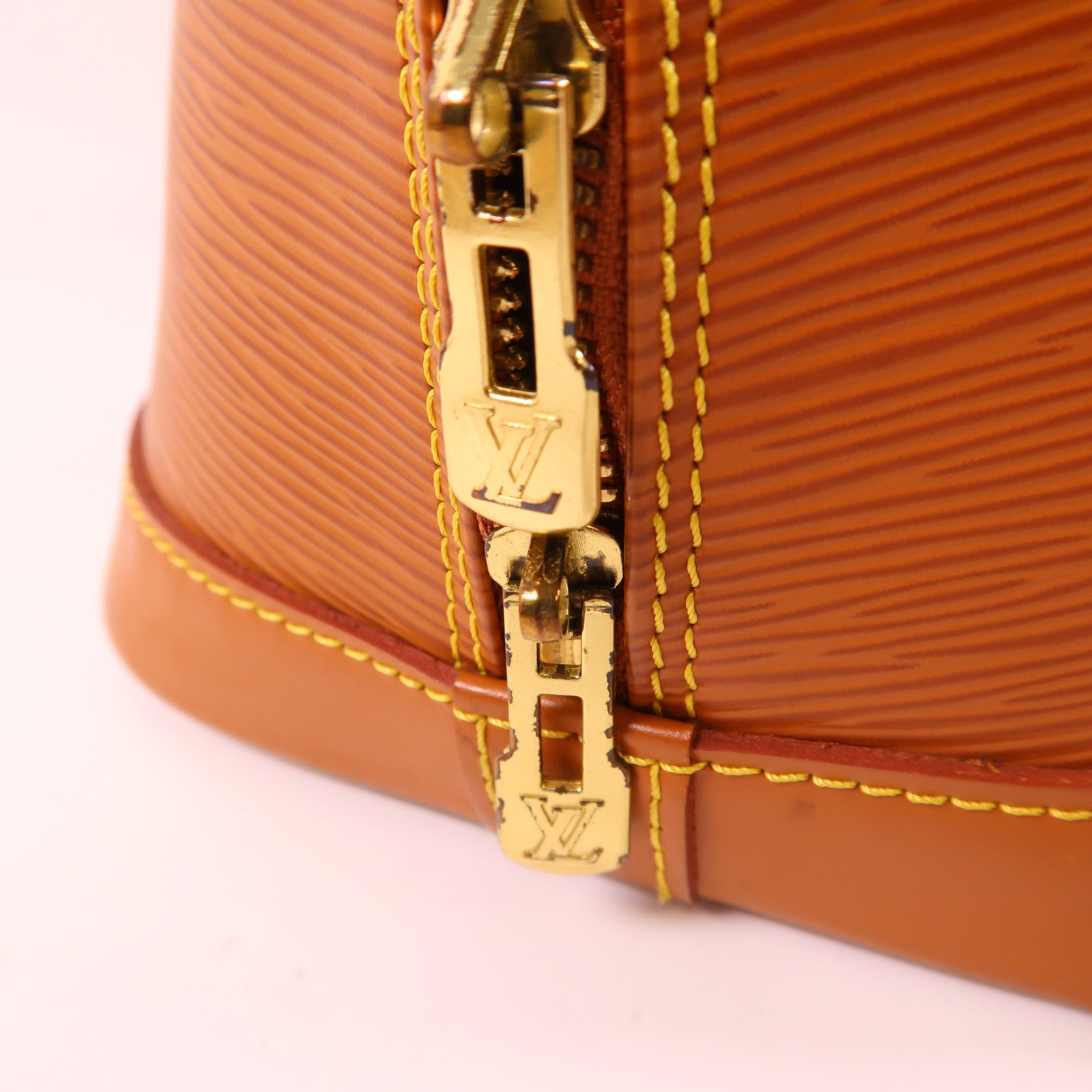 LOUIS VUITTON Epi Alma金扣手挽袋