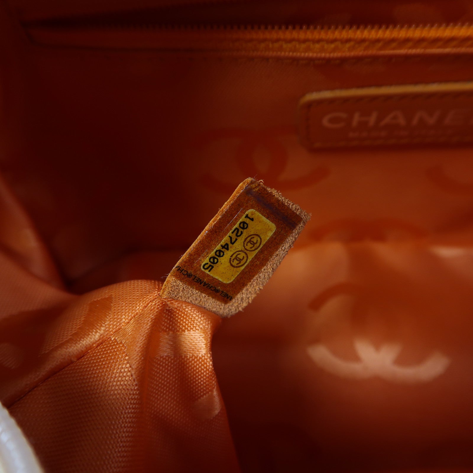 CHANEL 菱格牛皮皮革Cambon銀扣手挽袋卡其色