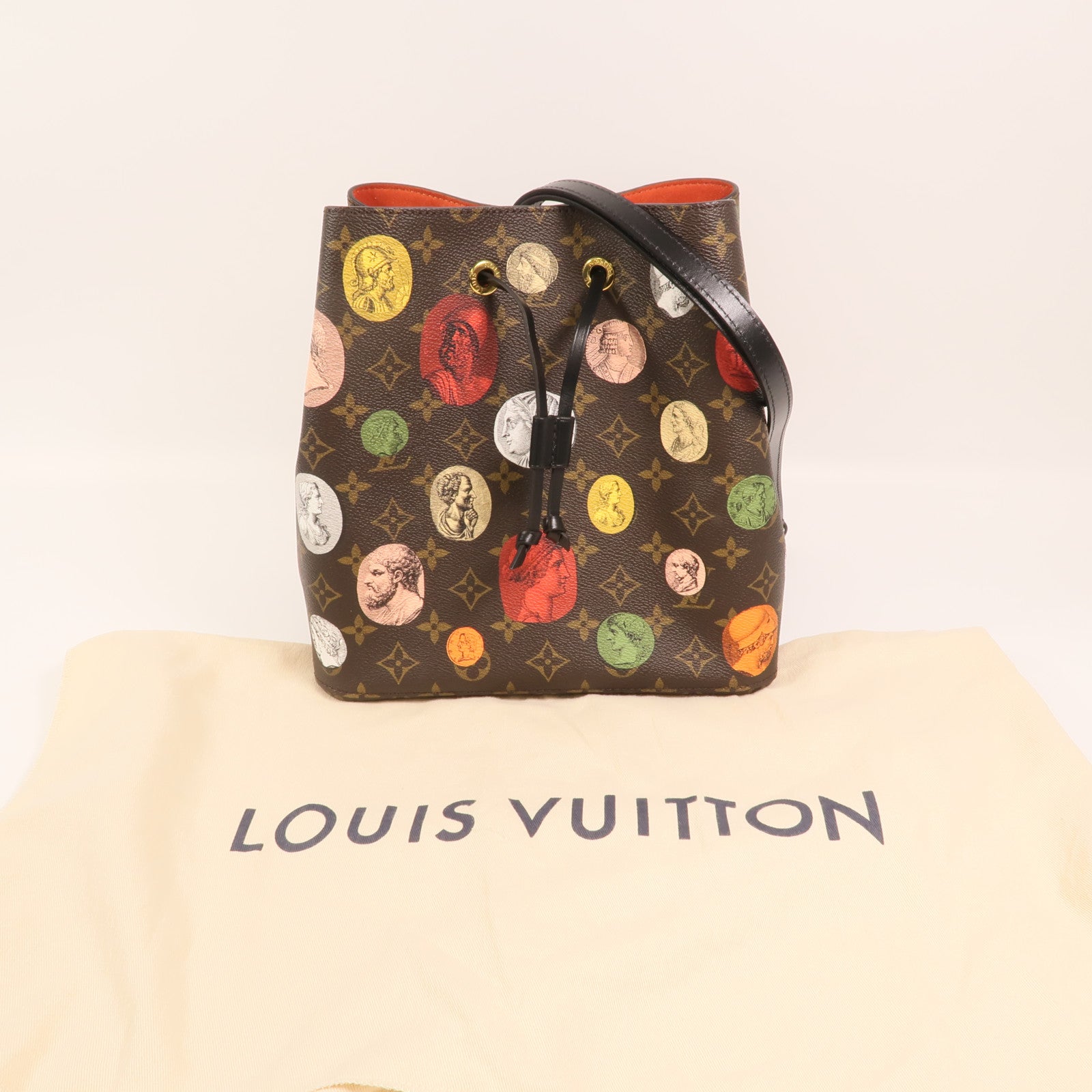 LOUIS VUITTON Monogram Cameo Fornasetti NeoNoe MM金扣肩背袋