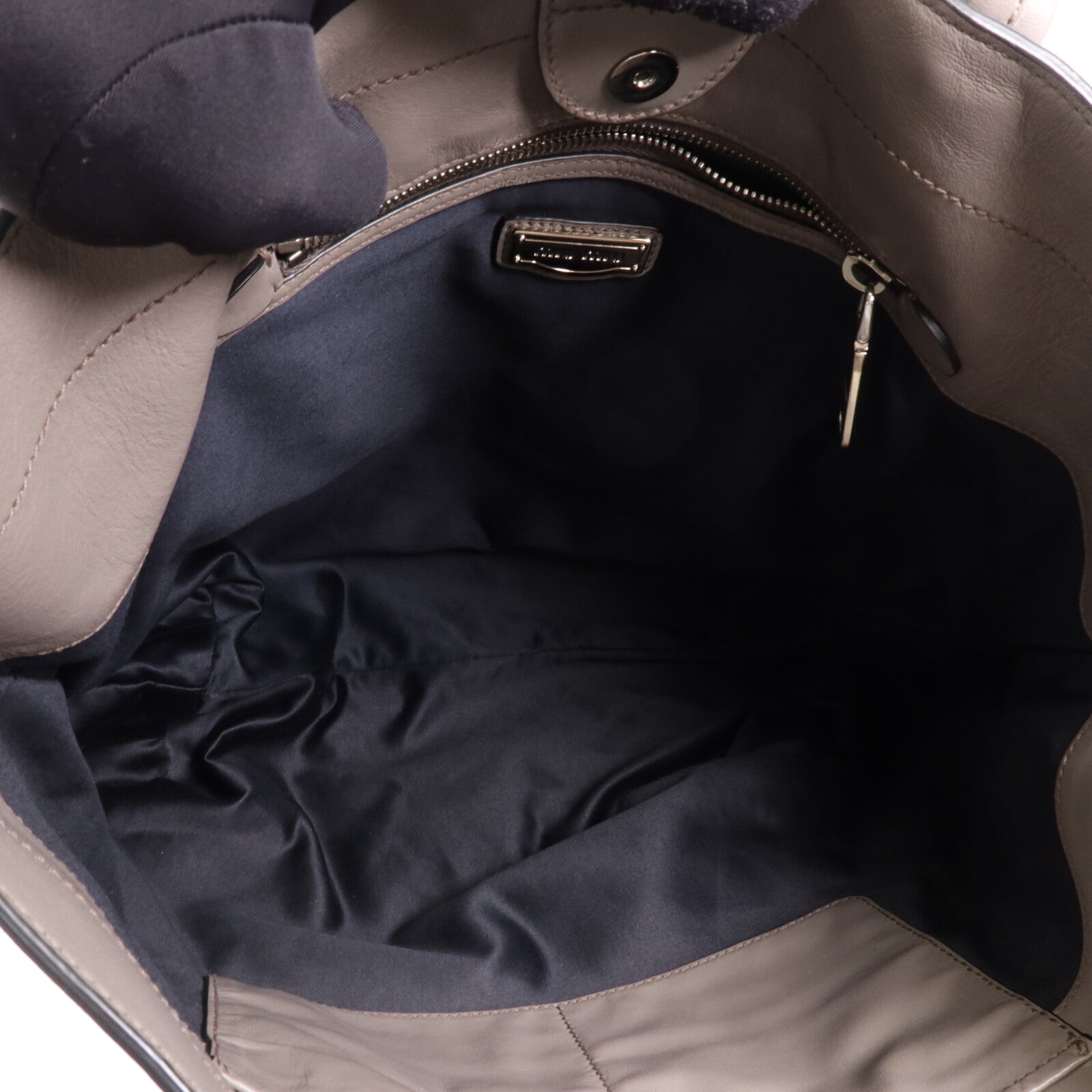 Miu Miu 牛皮皮革Tote Bag銀扣手挽袋