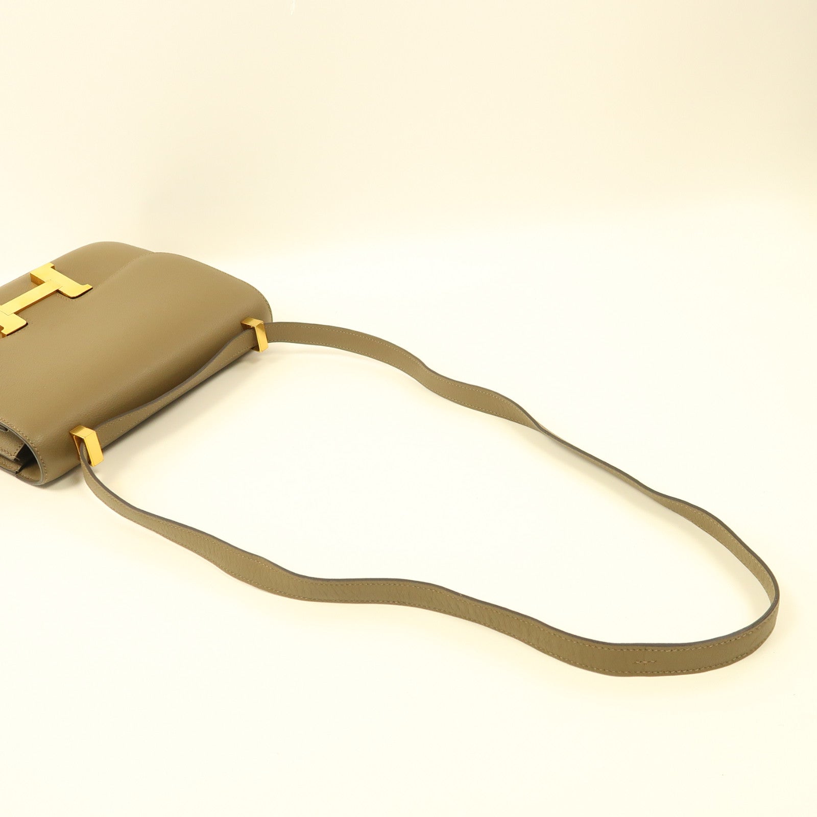 HERMES Evercolor皮革Constance 24金扣肩背袋Origan