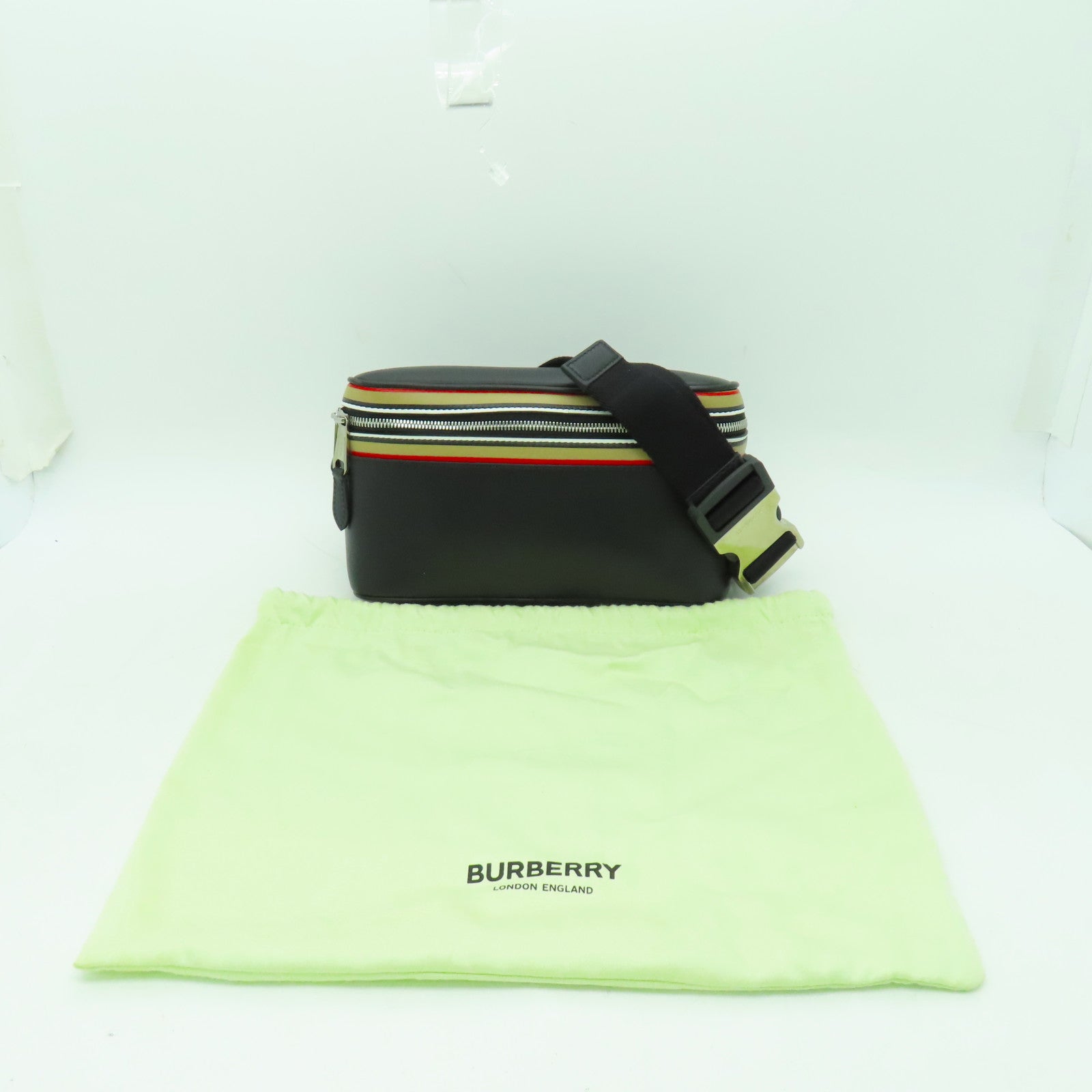 BURBERRY 【激減優惠】牛皮皮革Waist Bag銀扣腰包黑色