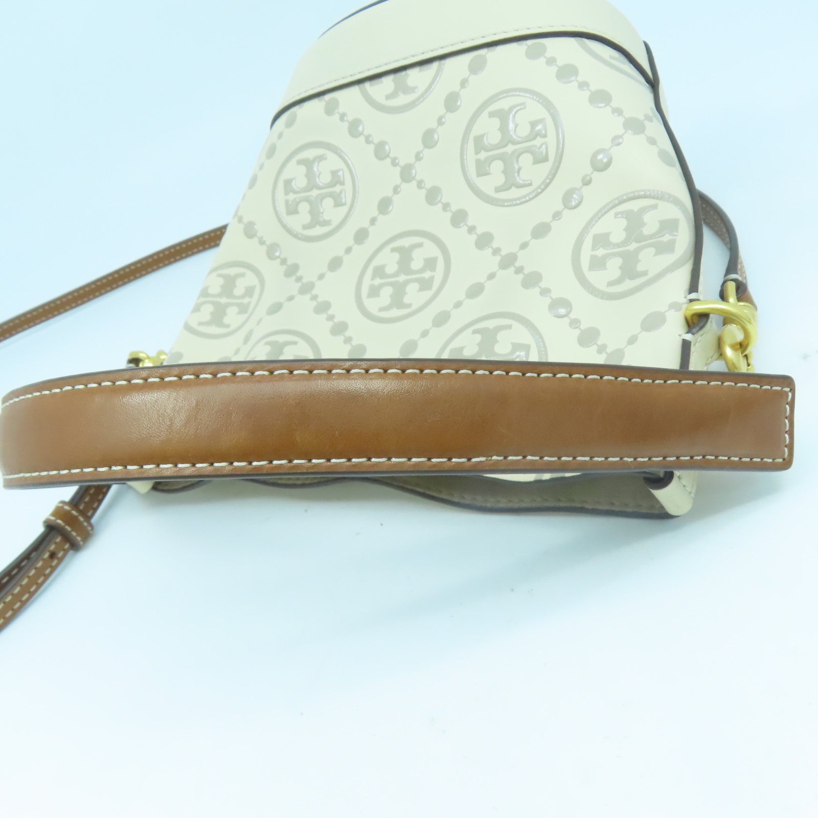 Tory Burch 牛皮皮革T Monogram Embossed Mini Bucket Bag金扣手挽肩背兩用袋米色/灰色