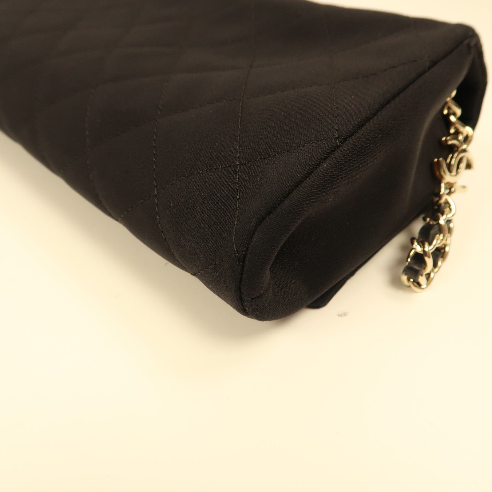 CHANEL 絲質Chain Shoulder金扣鏈帶肩背袋黑色