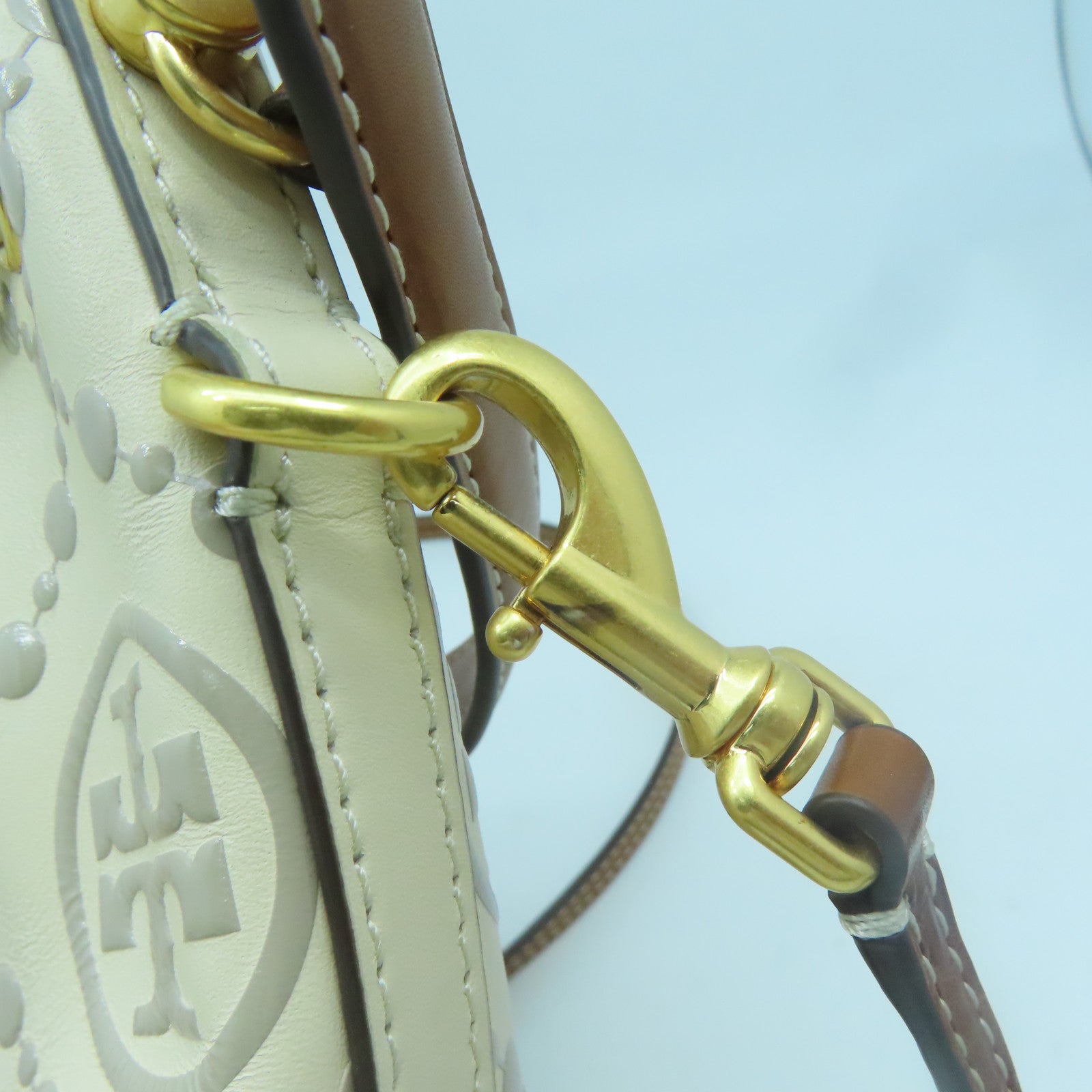 Tory Burch 牛皮皮革T Monogram Embossed Mini Bucket Bag金扣手挽肩背兩用袋米色/灰色