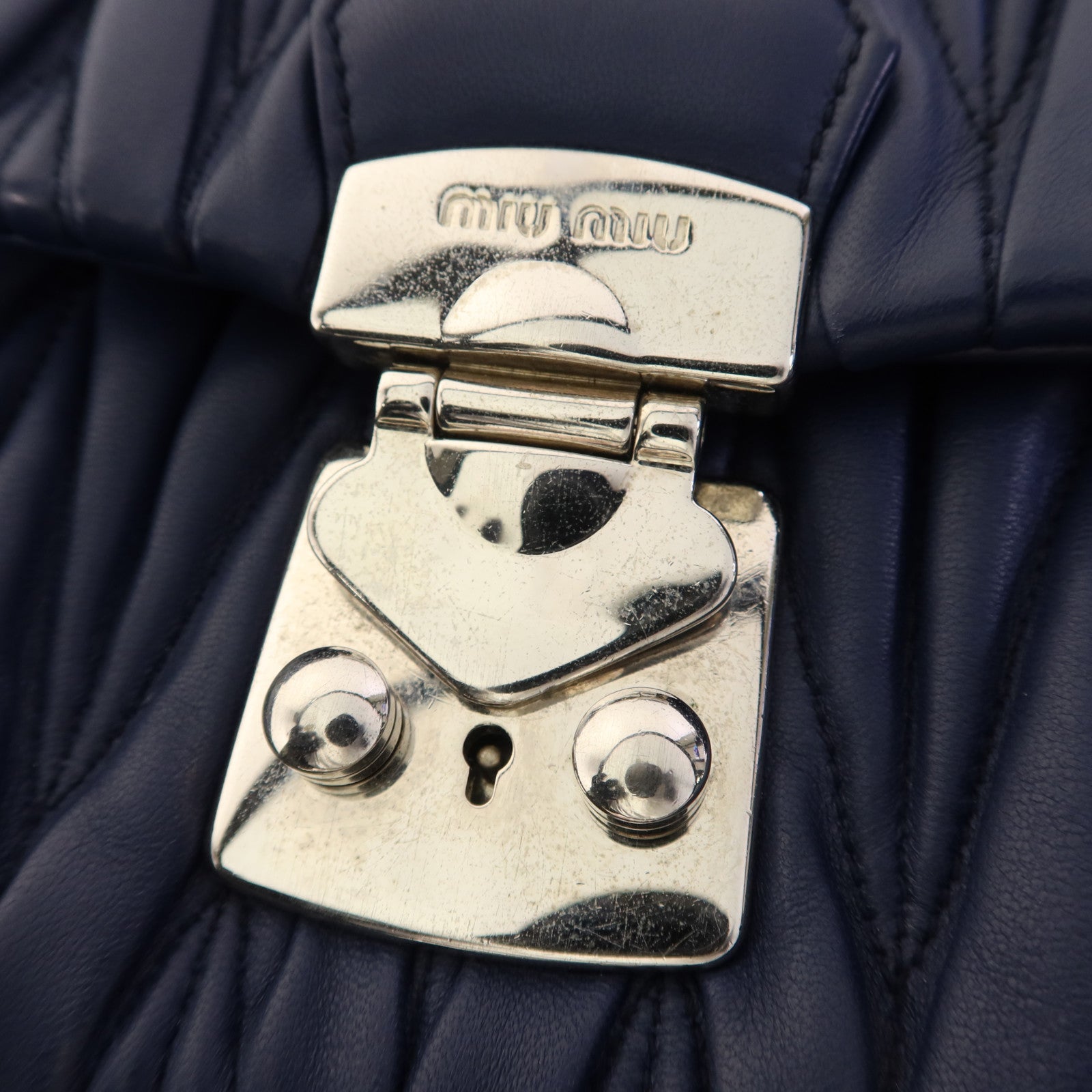 Miu Miu 羊皮皮革Chain Mini Bag銀扣肩背袋