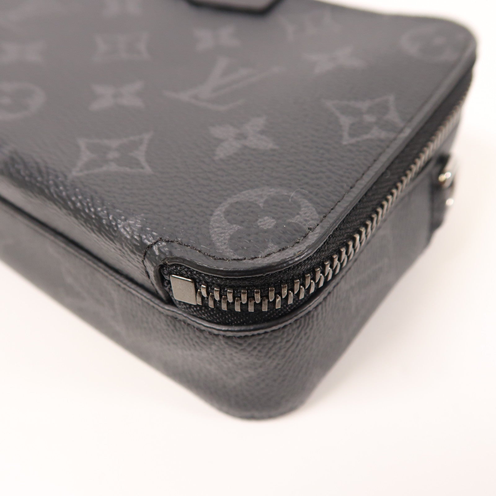 LOUIS VUITTON Monogram Eclipse Alpha Wearable銀扣肩背袋