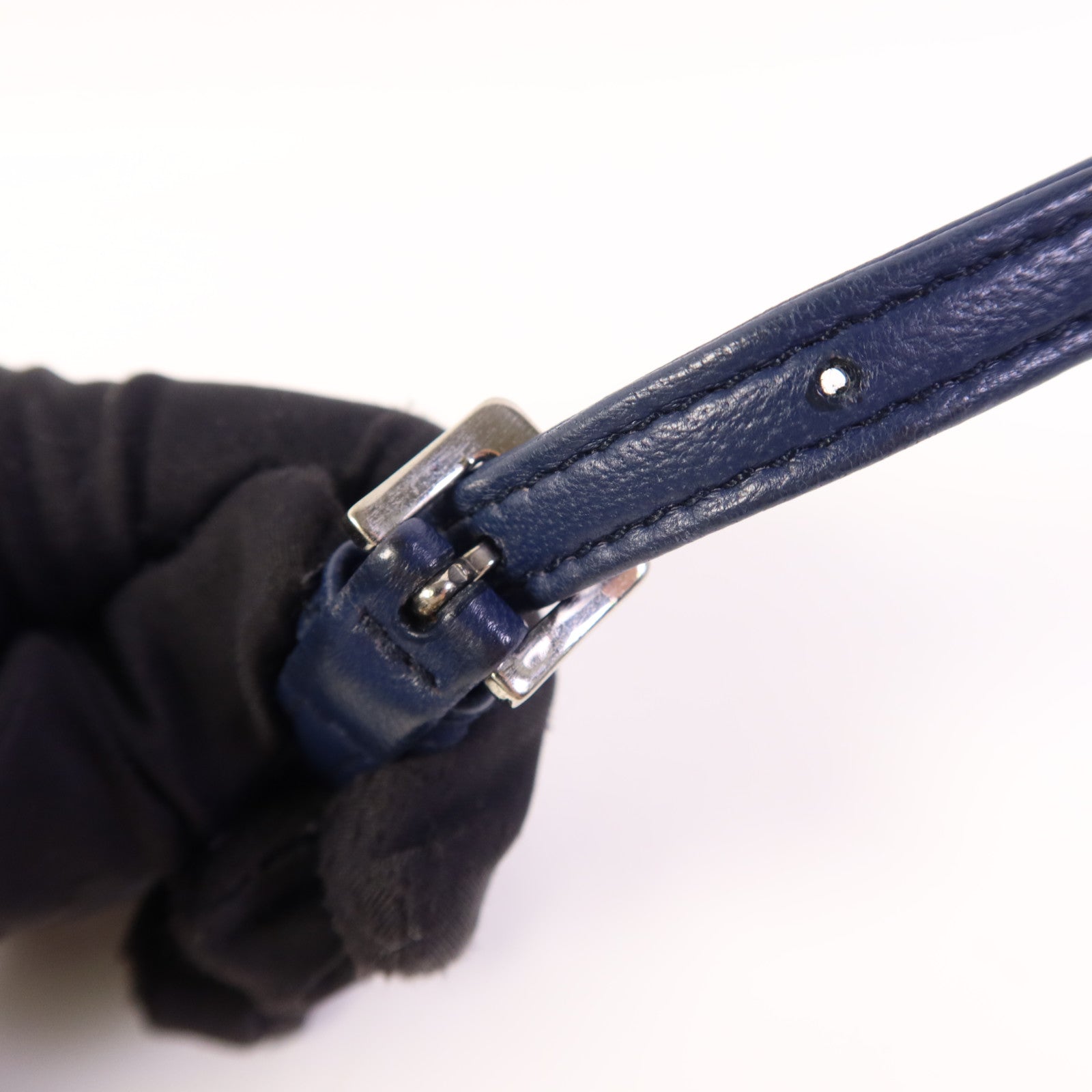 Miu Miu 羊皮皮革Chain Mini Bag銀扣肩背袋