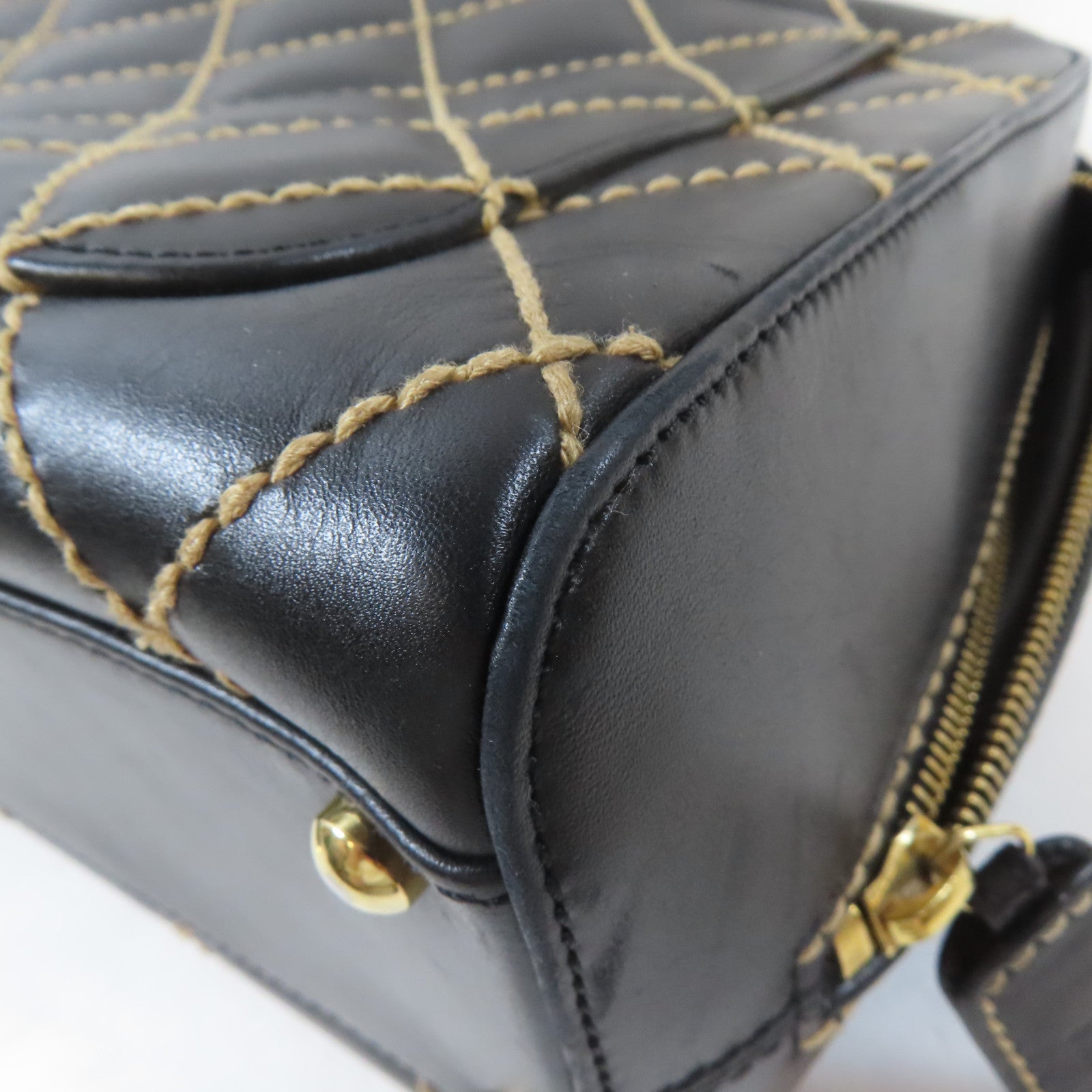 CHANEL 菱格牛皮皮革Vintage Handbag金扣金扣黑色