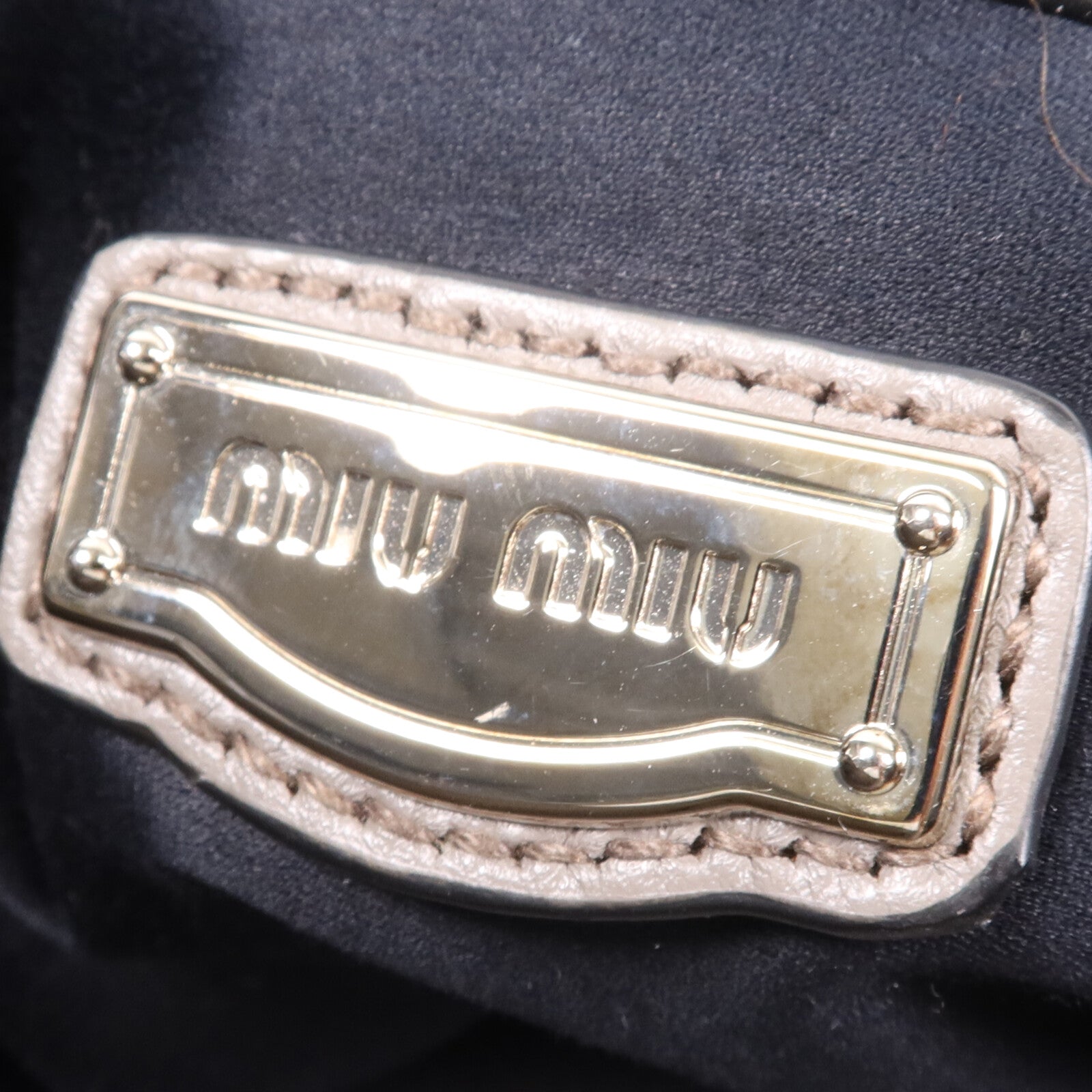 Miu Miu 牛皮皮革Tote Bag銀扣手挽袋