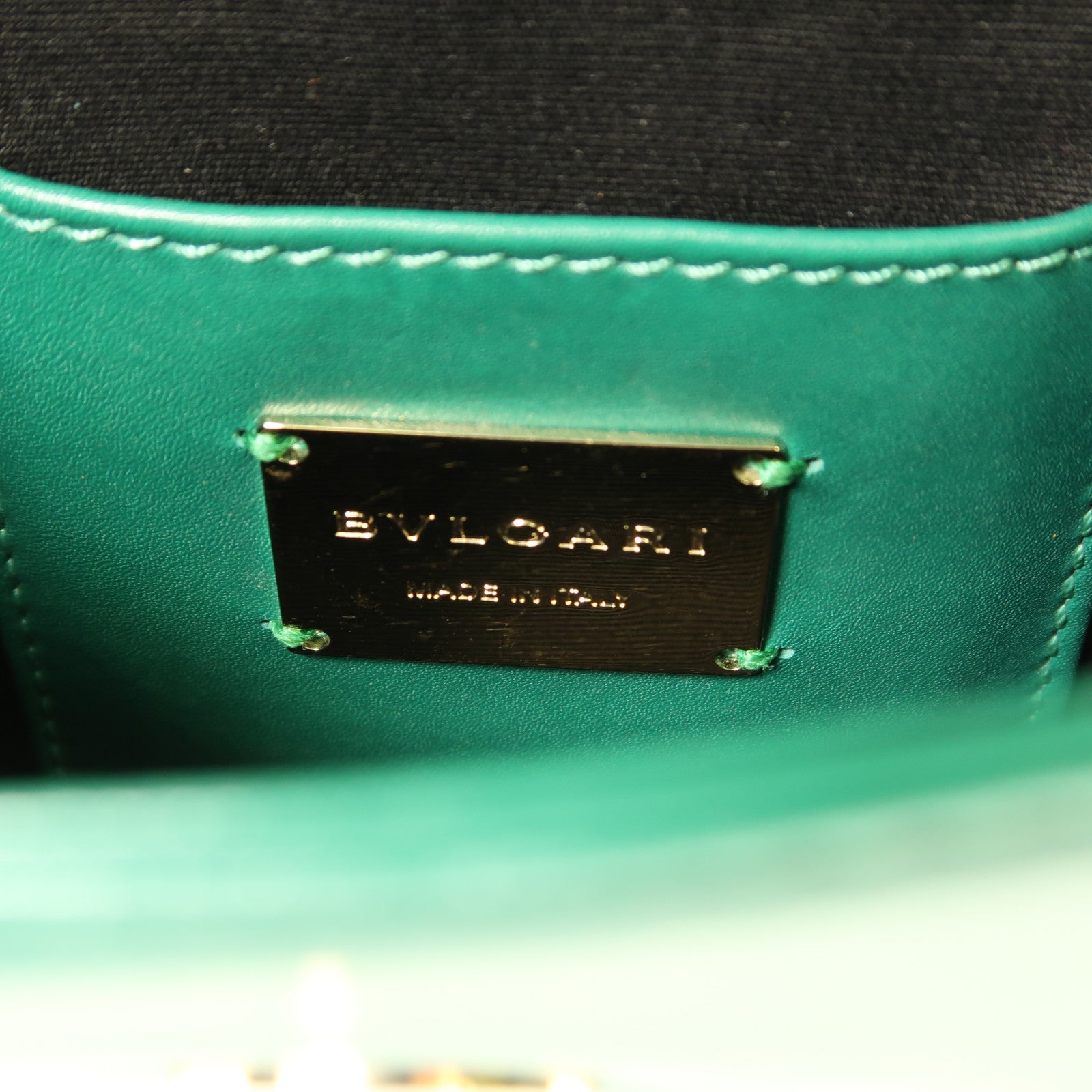 BVLGARI 魔鬼鱼皮革Serpenti Forever Bag金扣鏈帶肩背袋