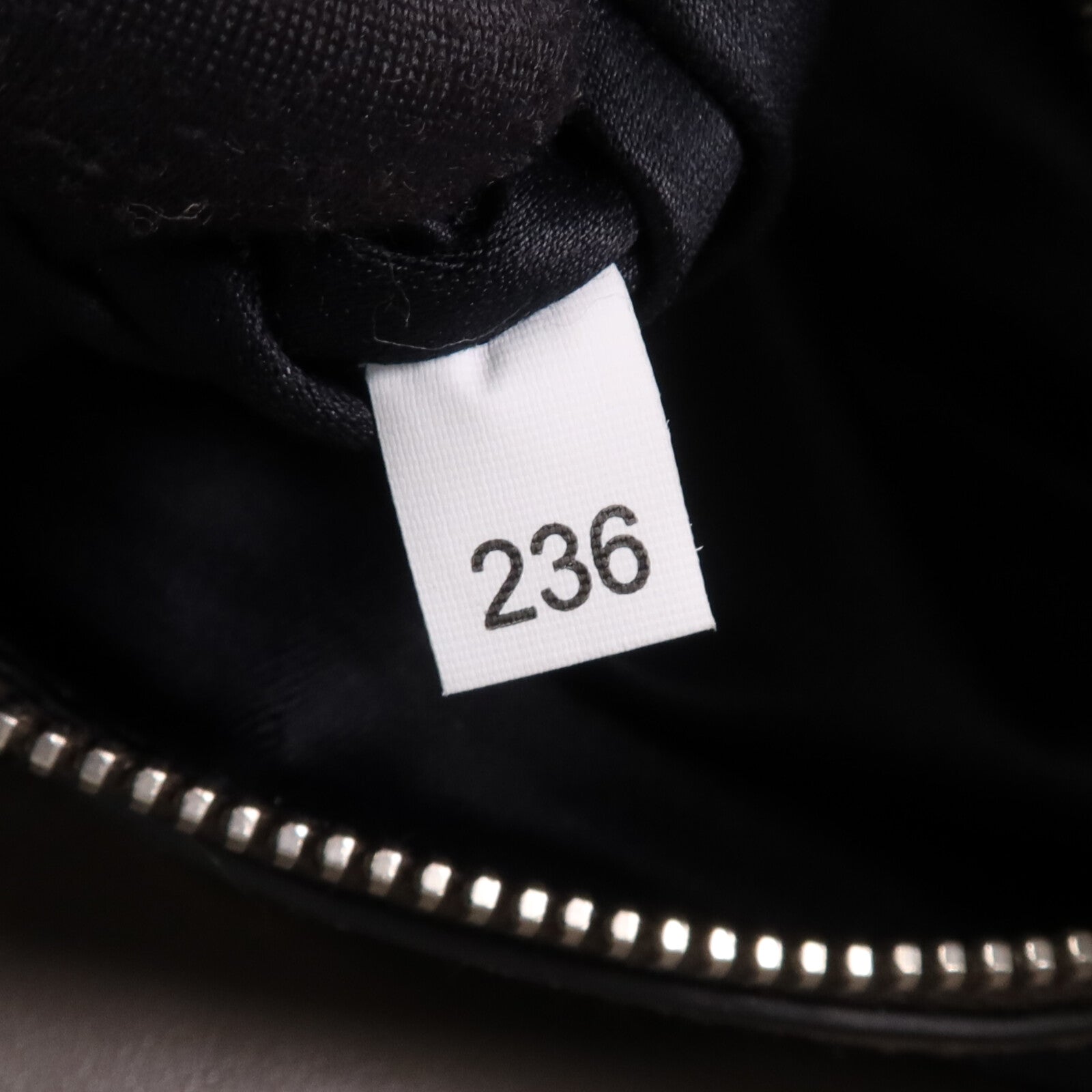 Miu Miu 牛皮皮革Tote Bag銀扣手挽袋