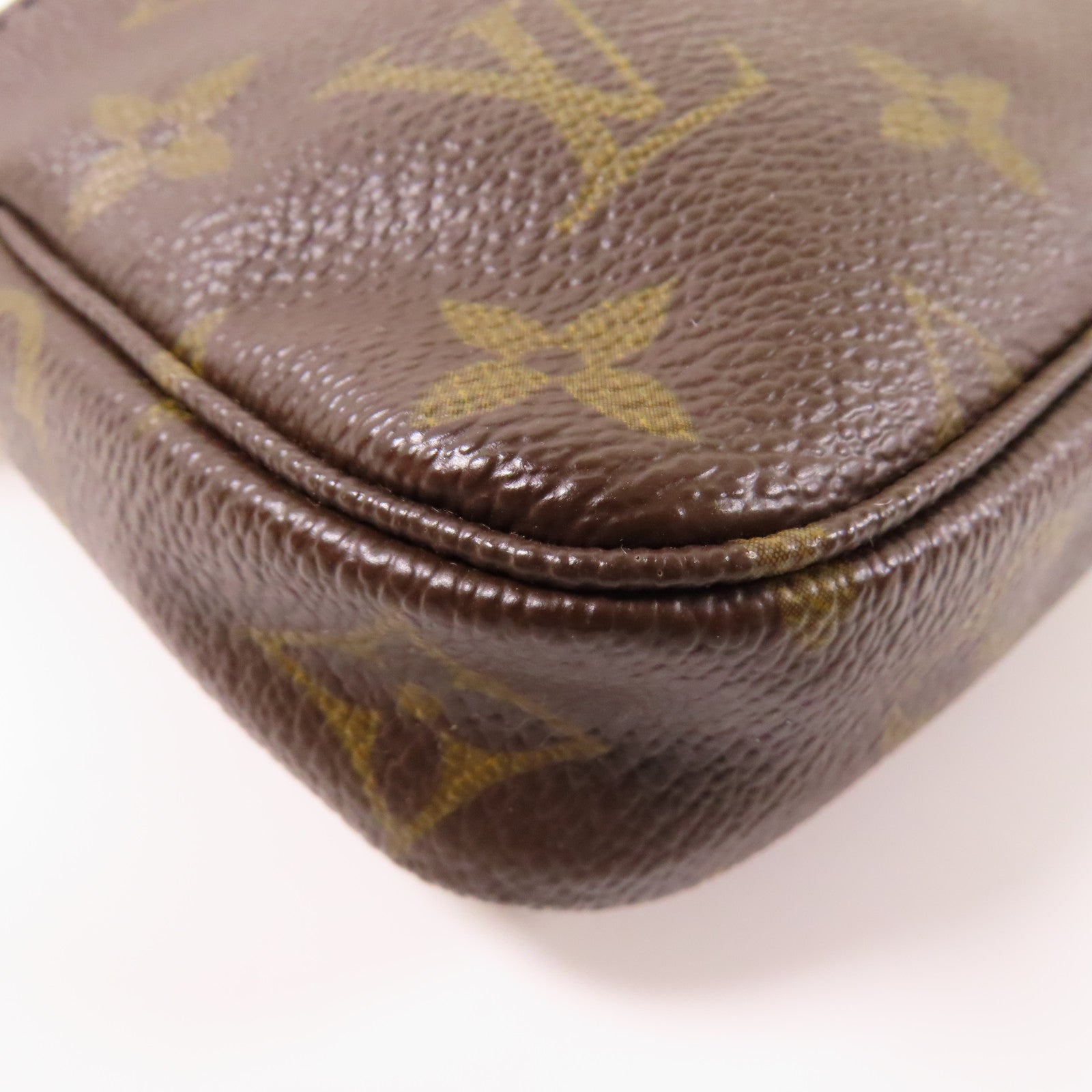 LOUIS VUITTON Monogram Pochette Accessories金扣手挽袋啡色